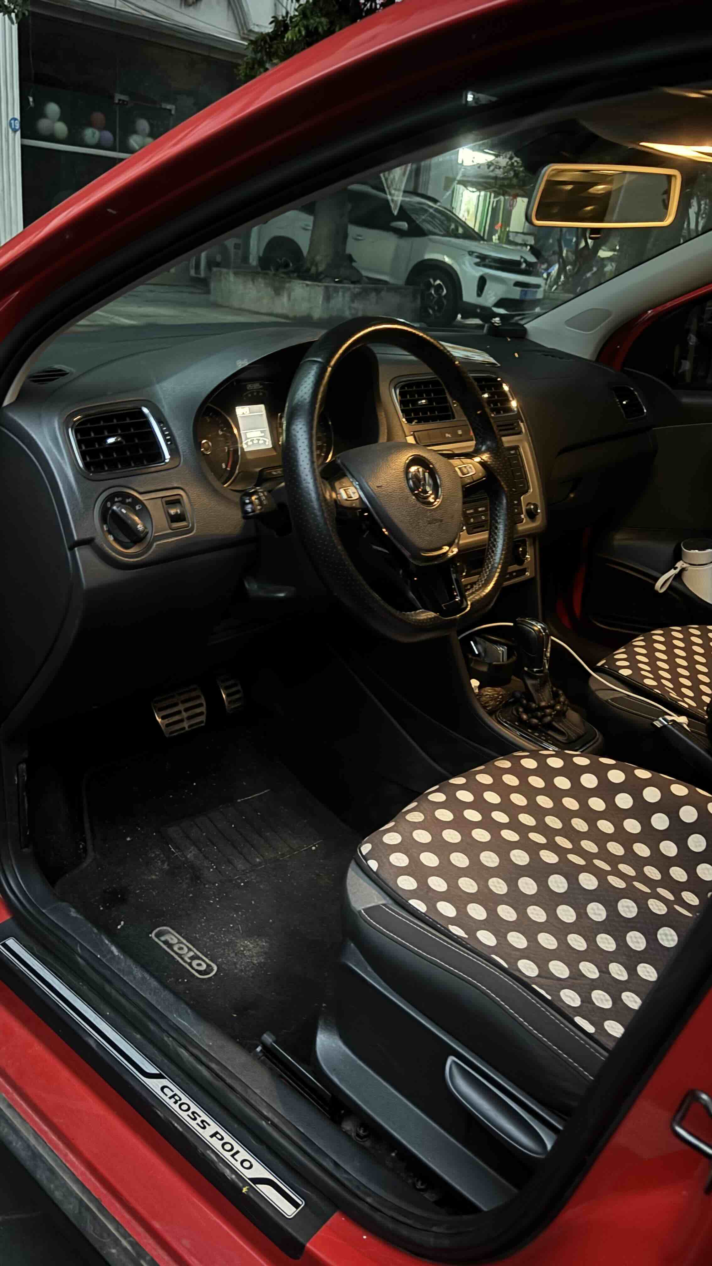 Polo 2015 car image #3