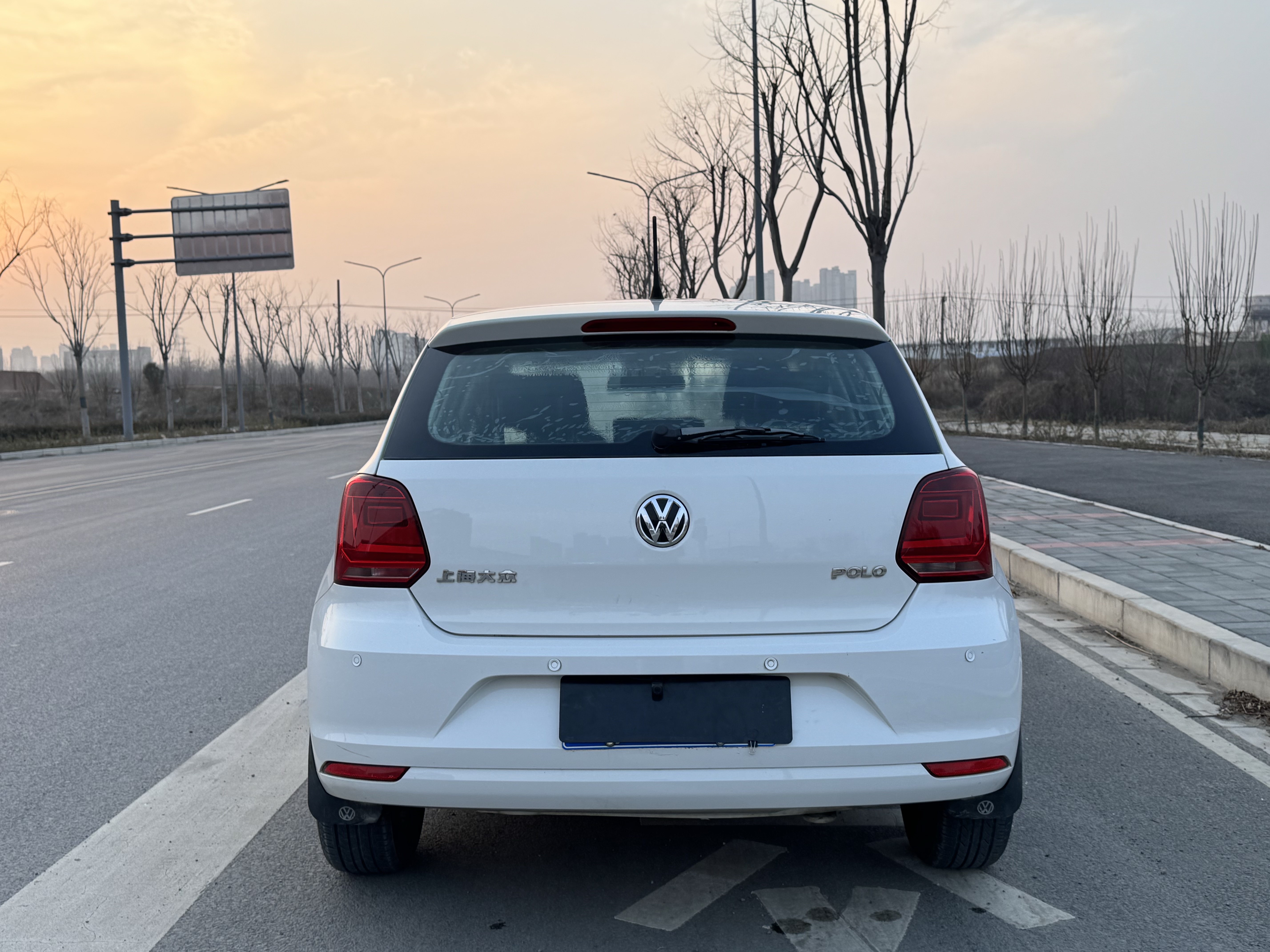 Volkswagen Polo 2015 car image #3