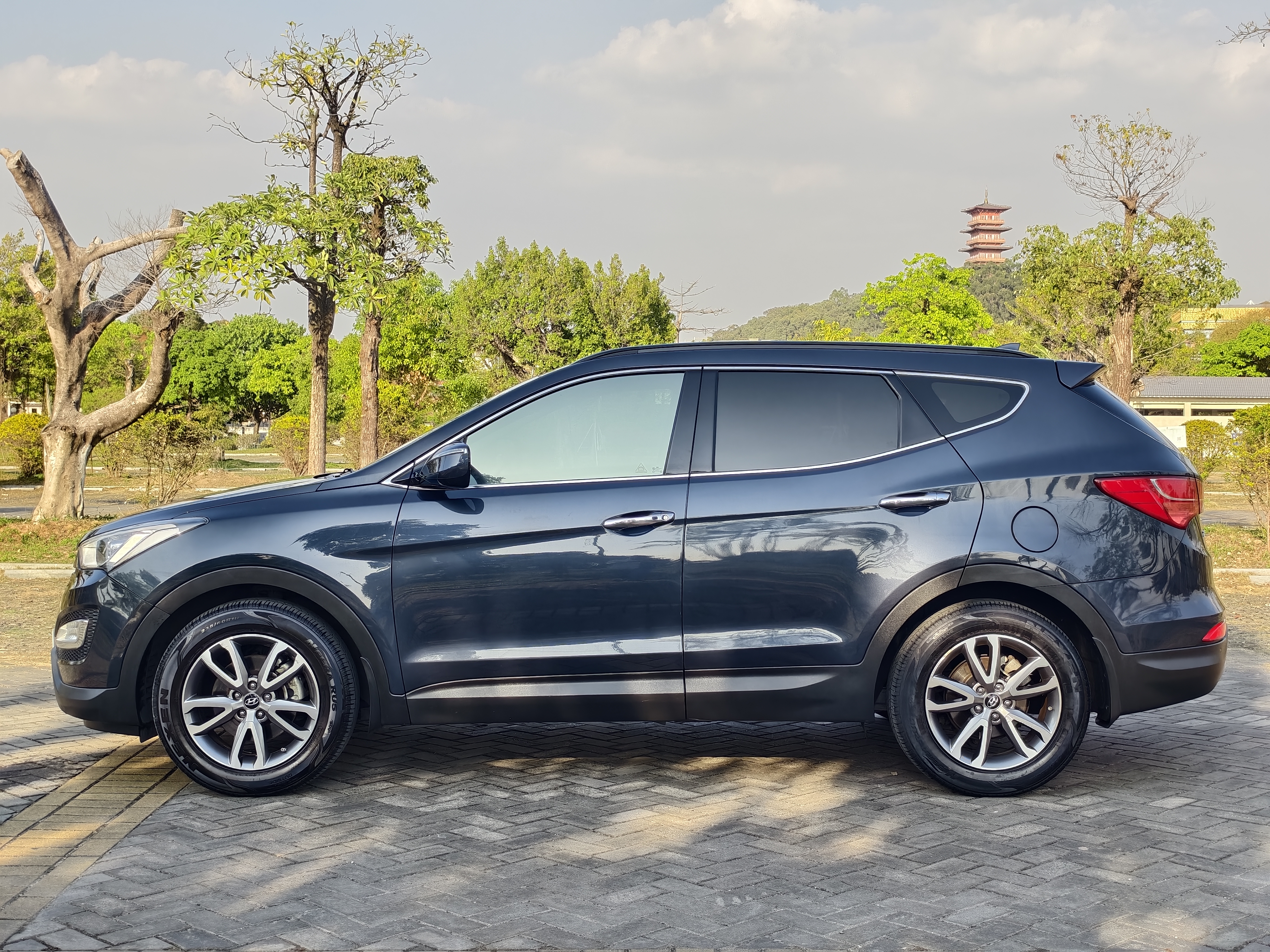 Hyundai Santa Fe (Imported) 2013 car image #3