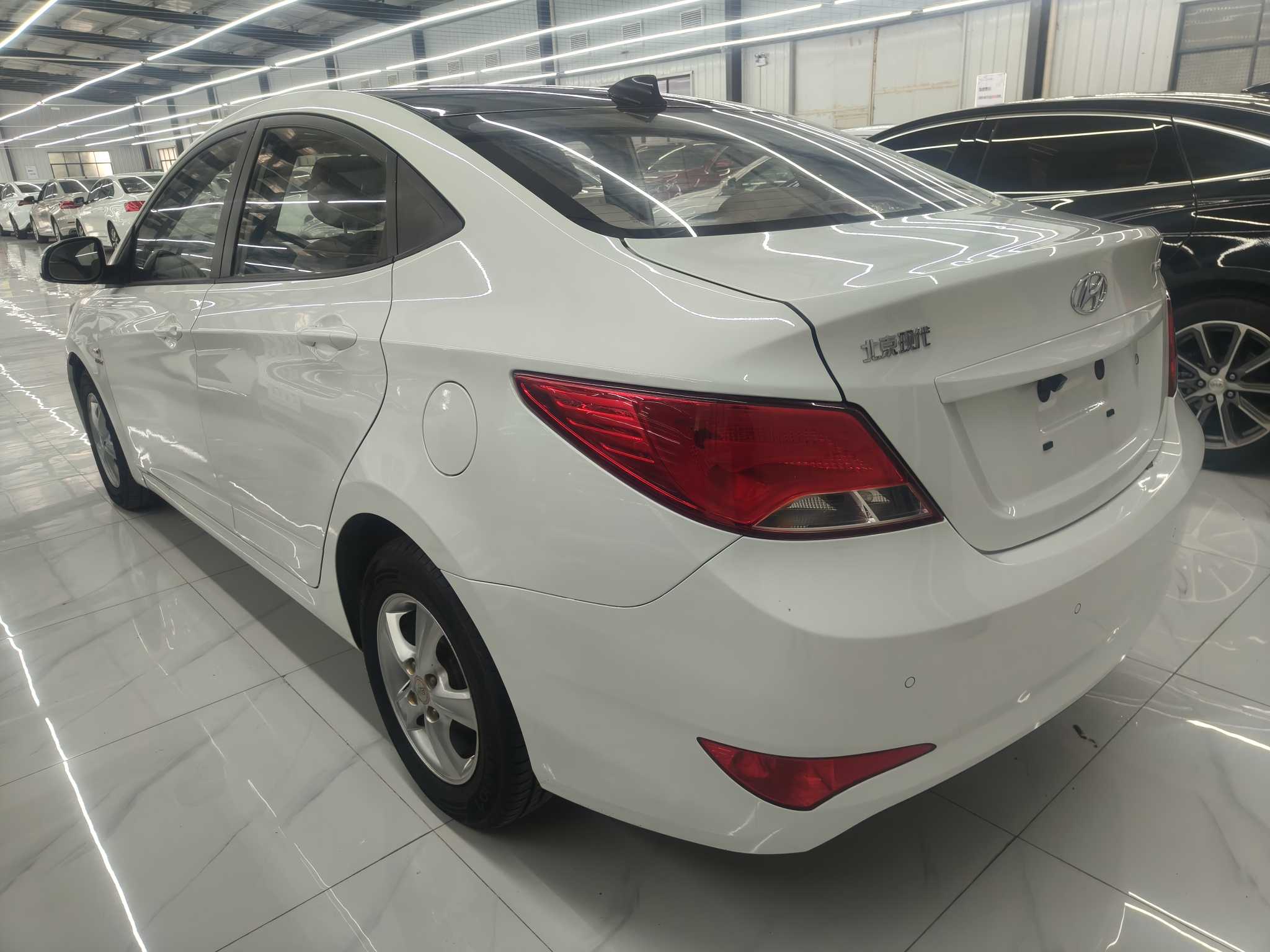 Hyundai Reina 2016 #3 Hyundai Reina 2016 car image #3