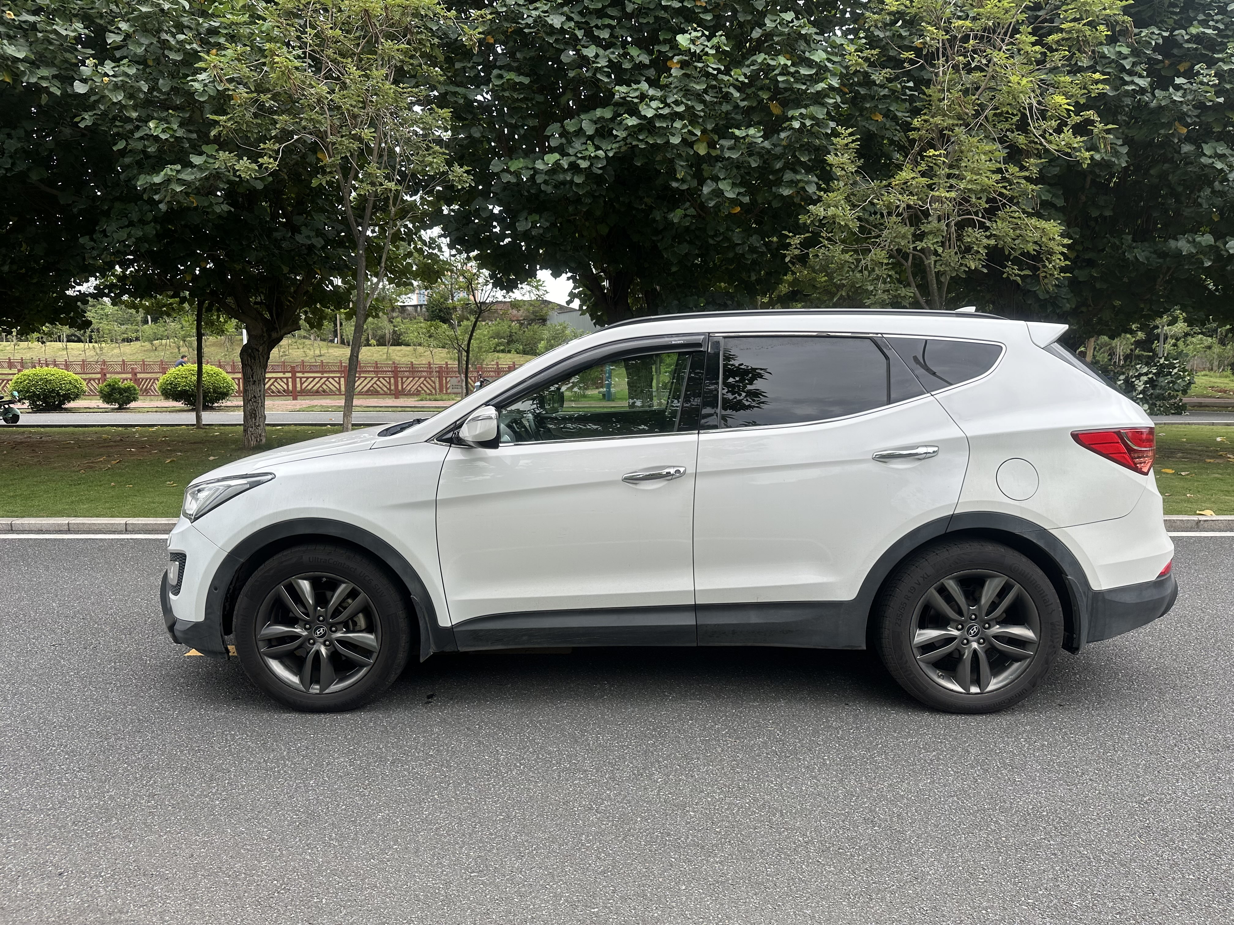 Hyundai Santa Fe (Imported) 2013 car image #3