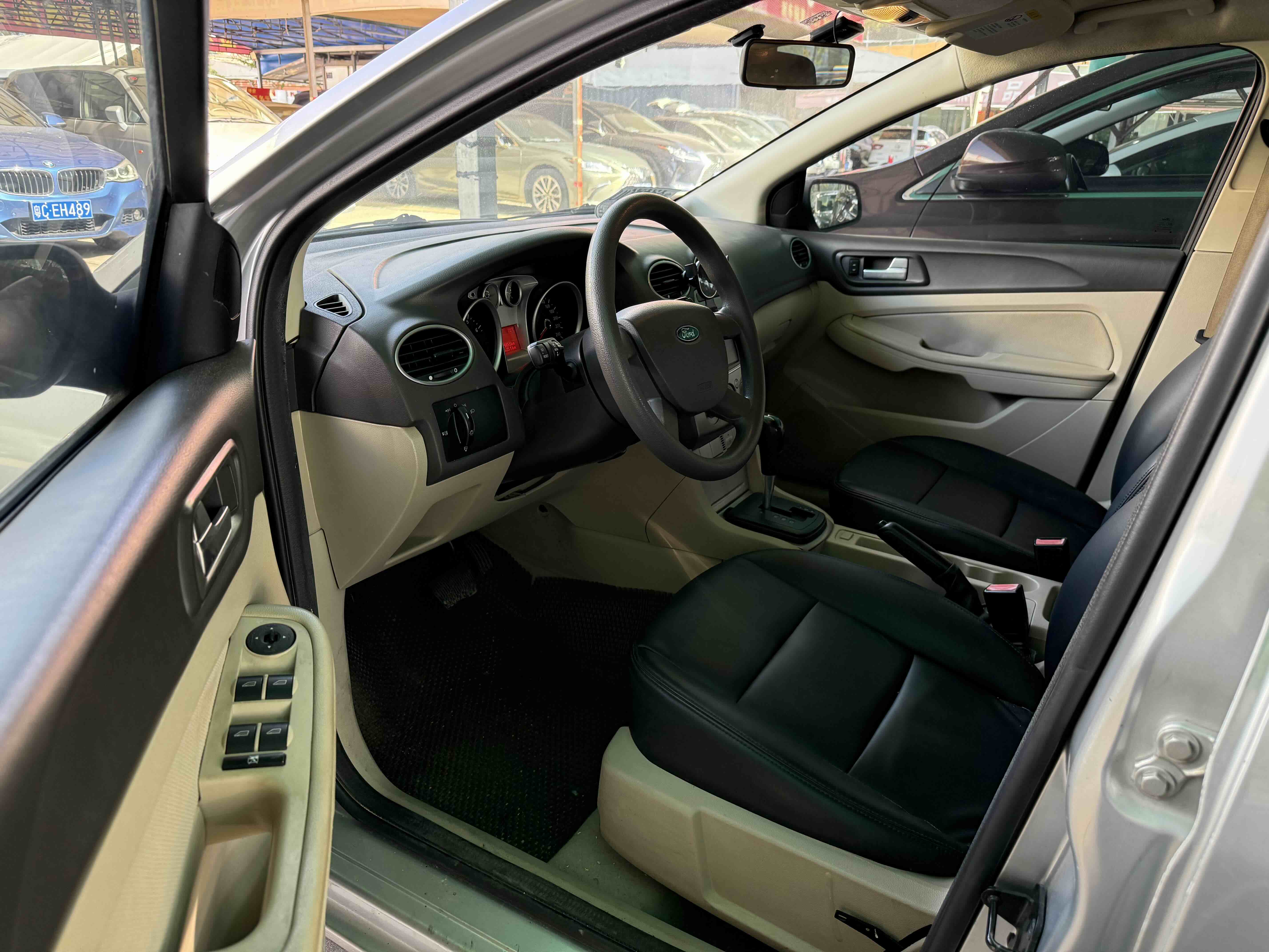 Ford Focus 2014 car image #3