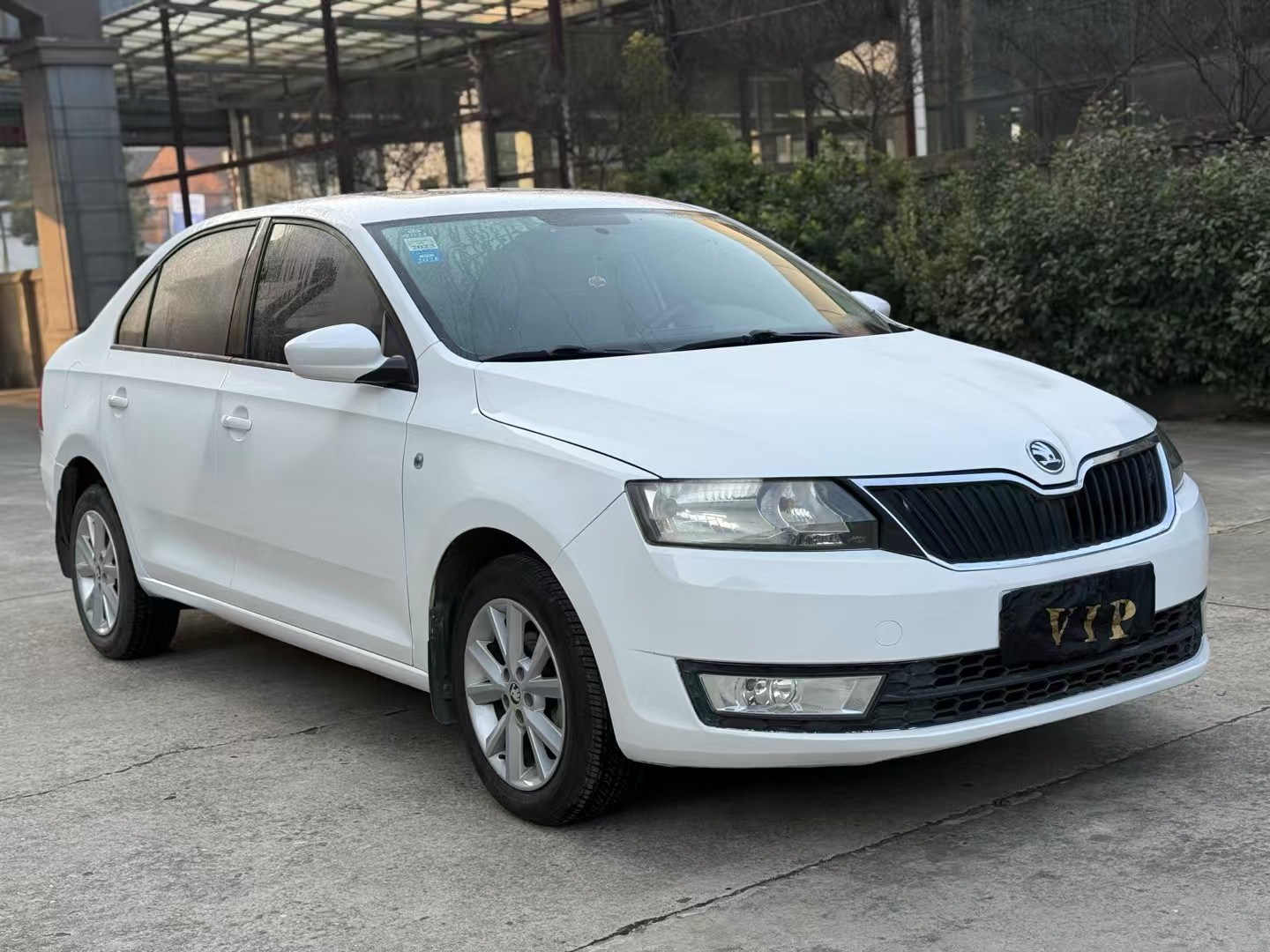Skoda Rapid 2015 car image #3