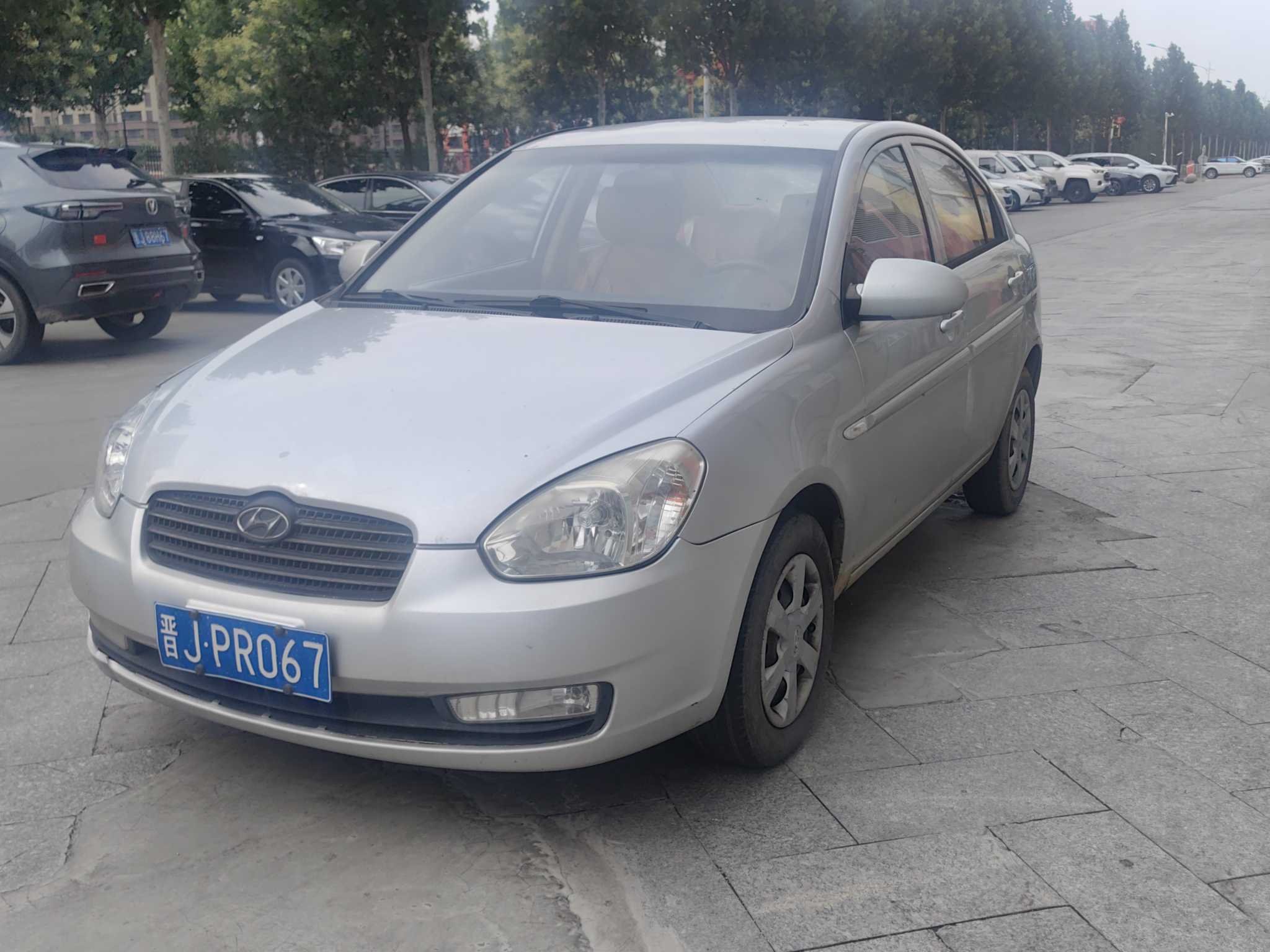 Hyundai Accent 2010 car image #3