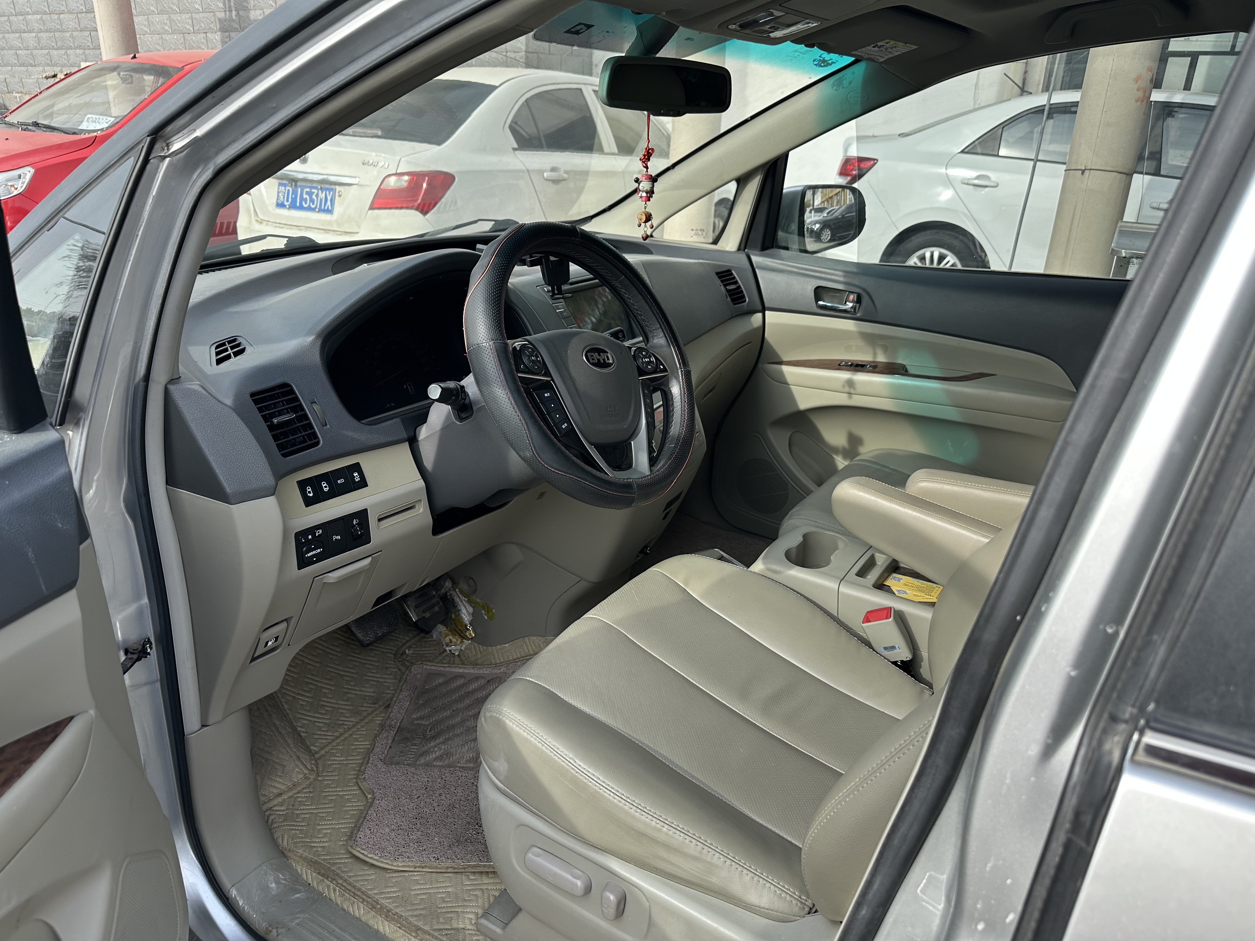 BYD M6 2015 #3 BYD M6 2015 car image #3