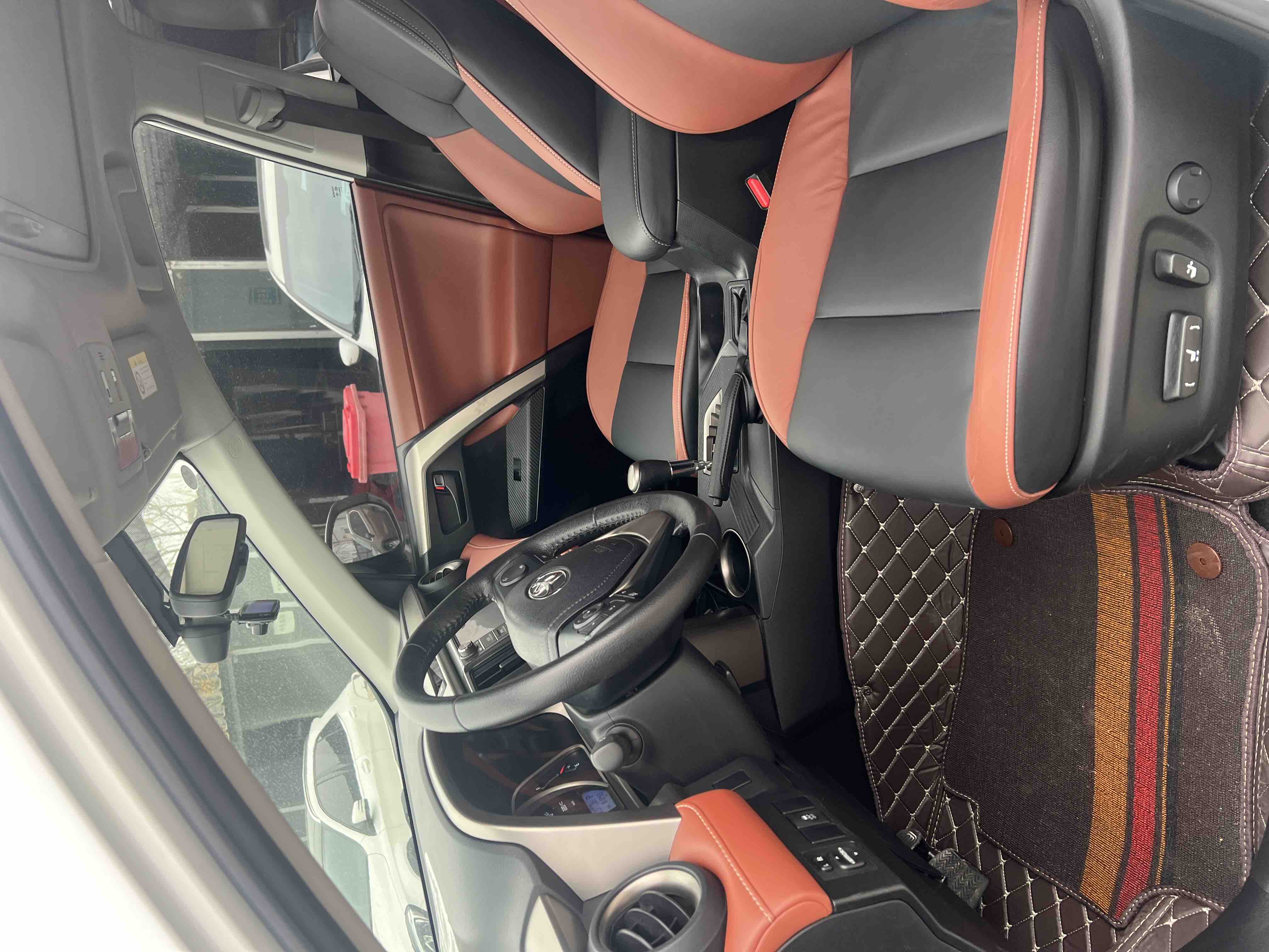 Toyota RAV4 2015 car image #3