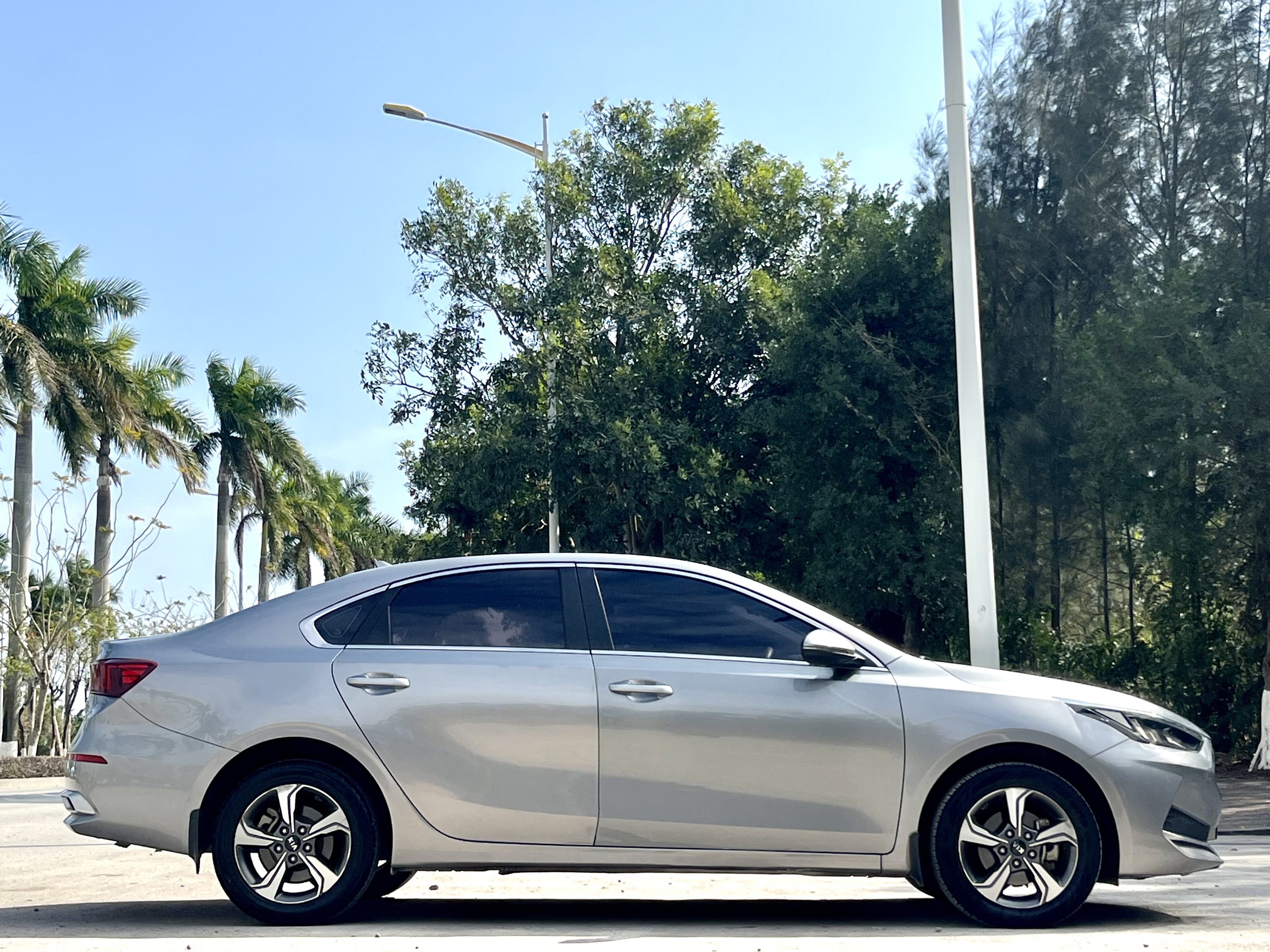 Kia K3 2020 car image #3