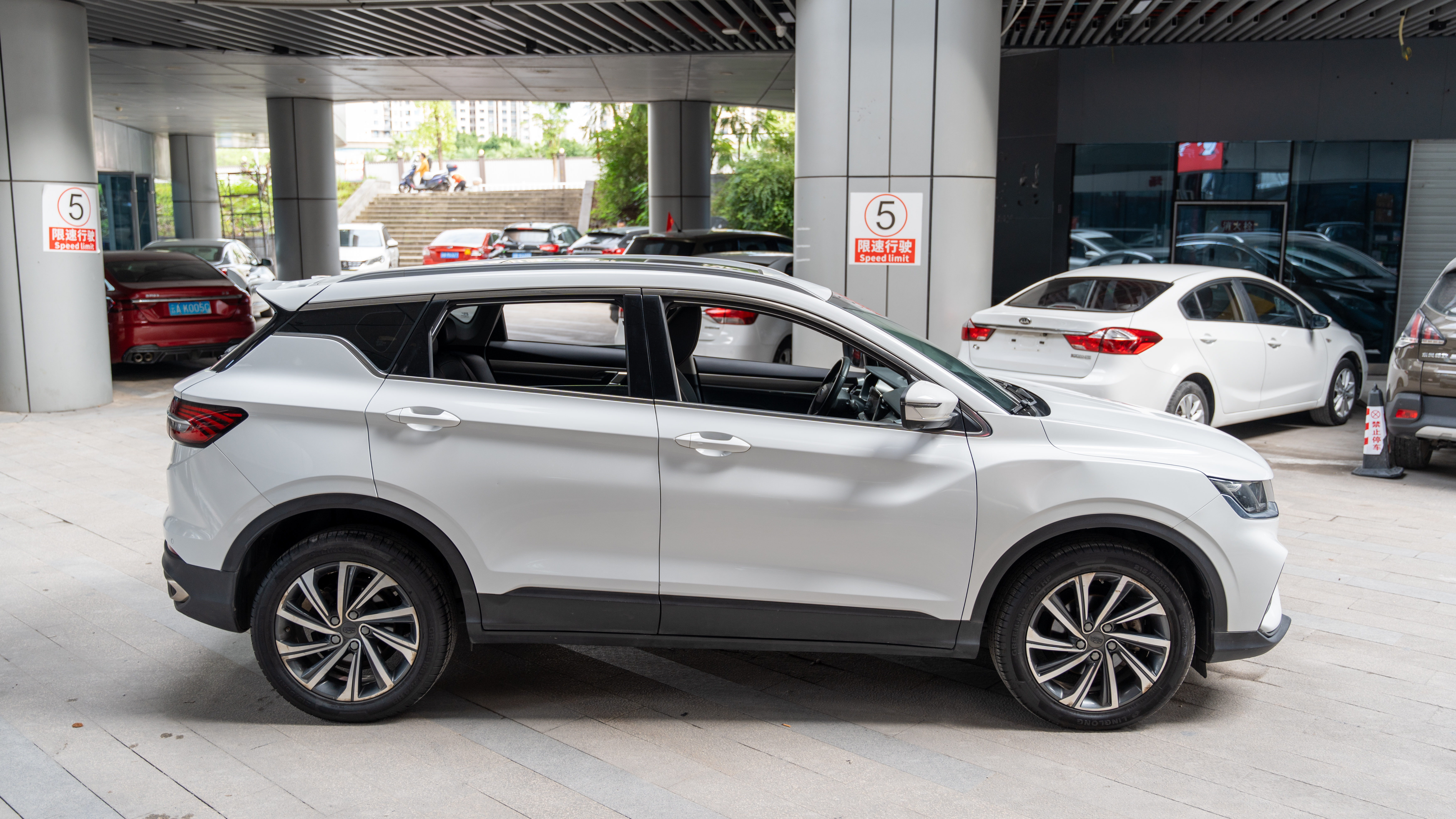 GEELY Coolray 2019 car image #3
