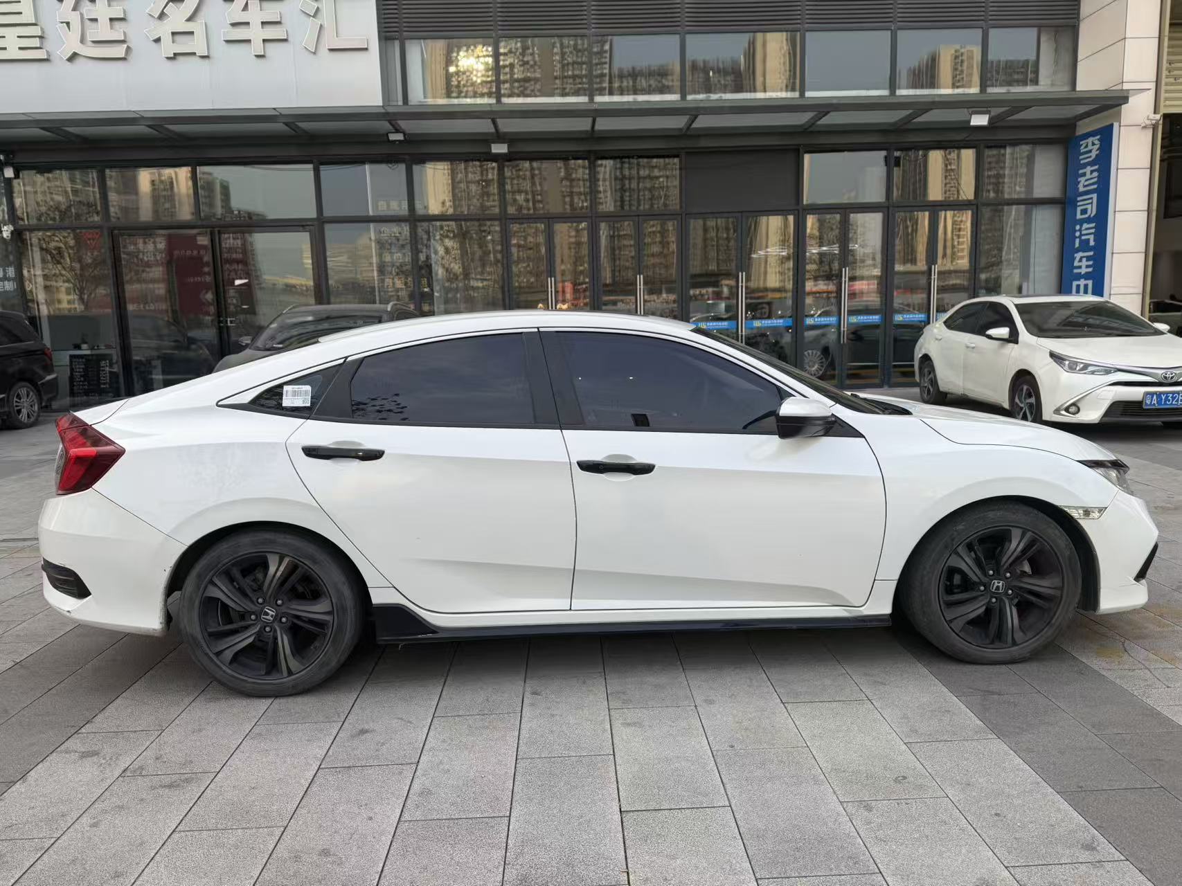 Honda Civic 2019 #3 Honda Civic 2019 car image #3