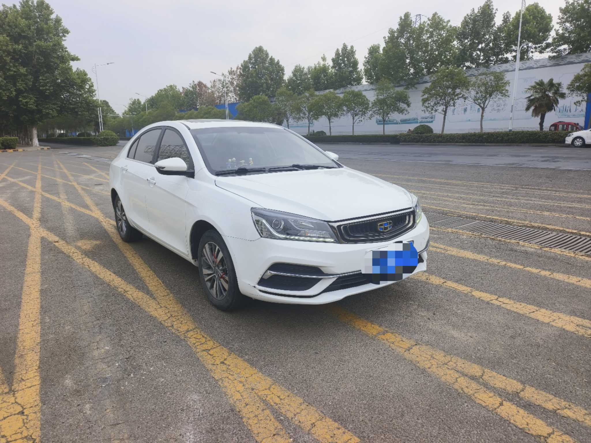 GEELY Emgrand 2019 car image #3
