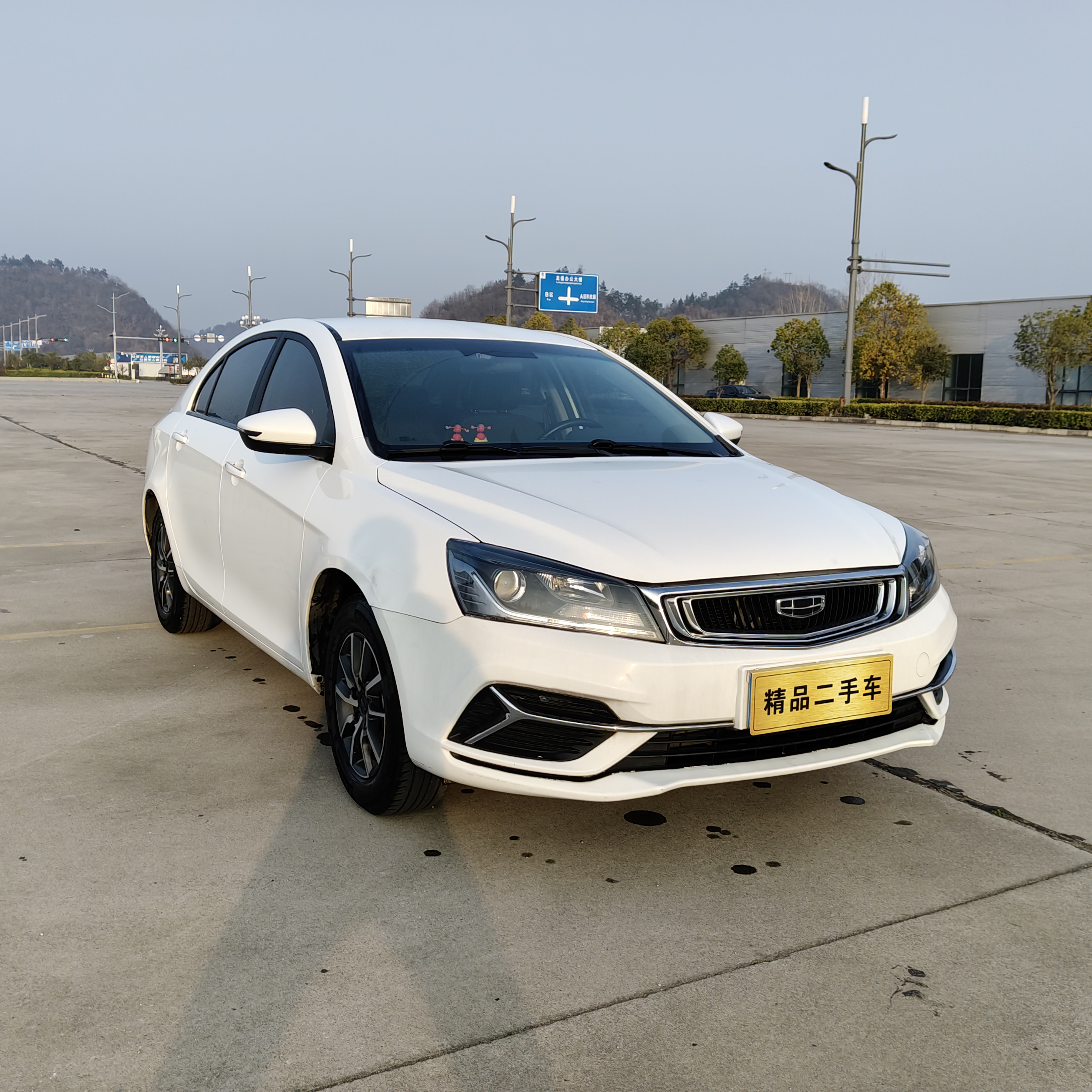 GEELY Emgrand 2019 #3 GEELY Emgrand 2019 car image #3