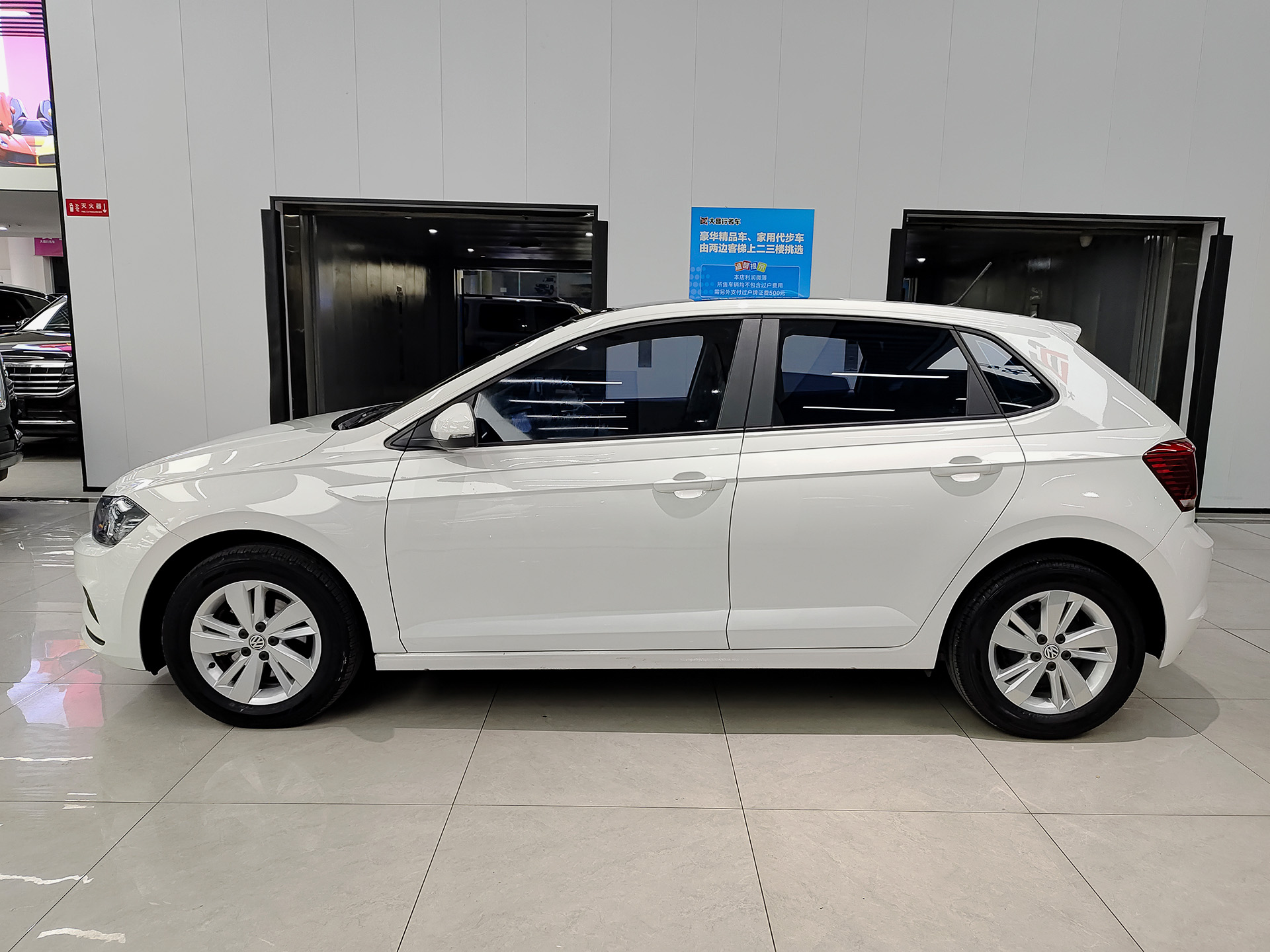 Volkswagen Polo 2021 car image #3
