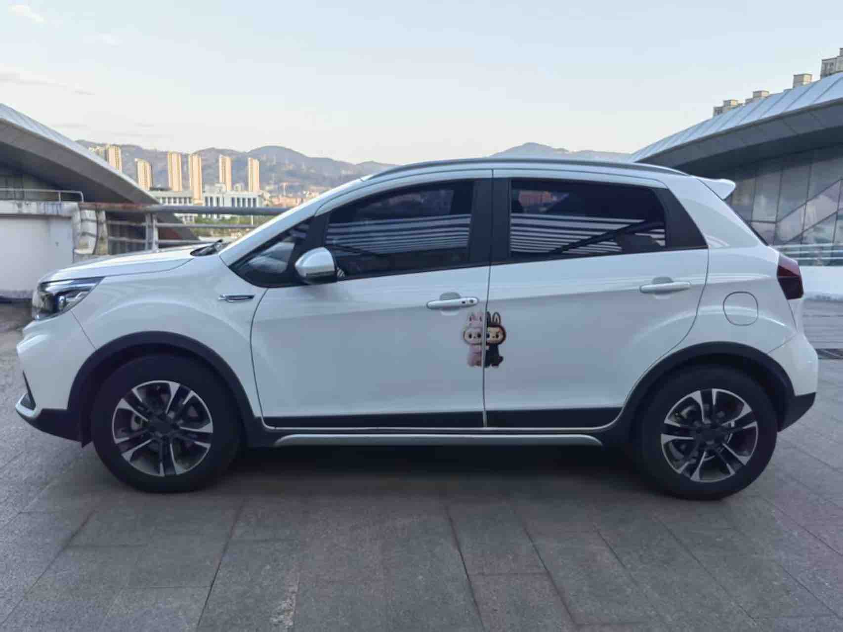 GEELY 2019 car image #3