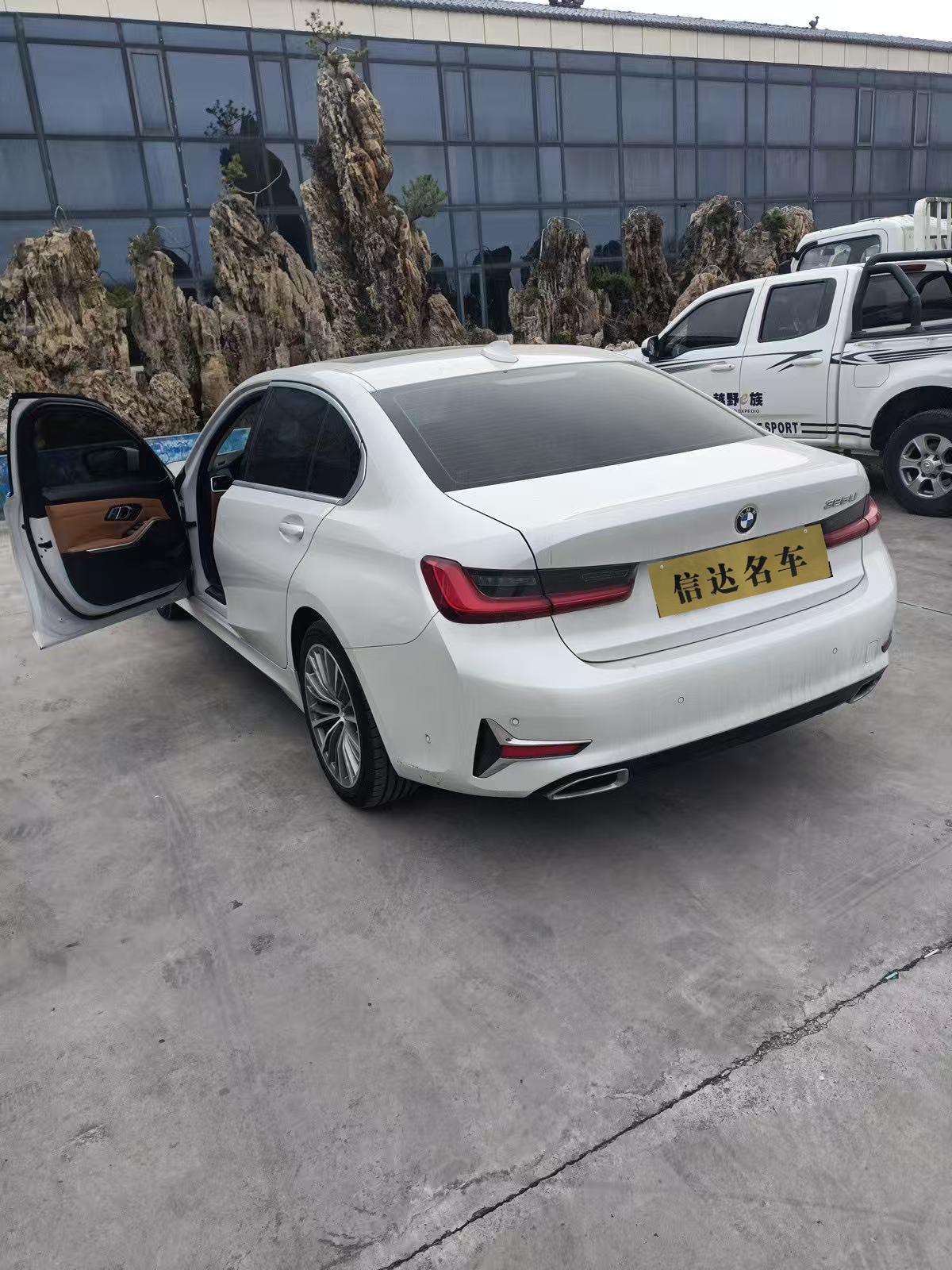 BMW 3 Series 2019 car image #3