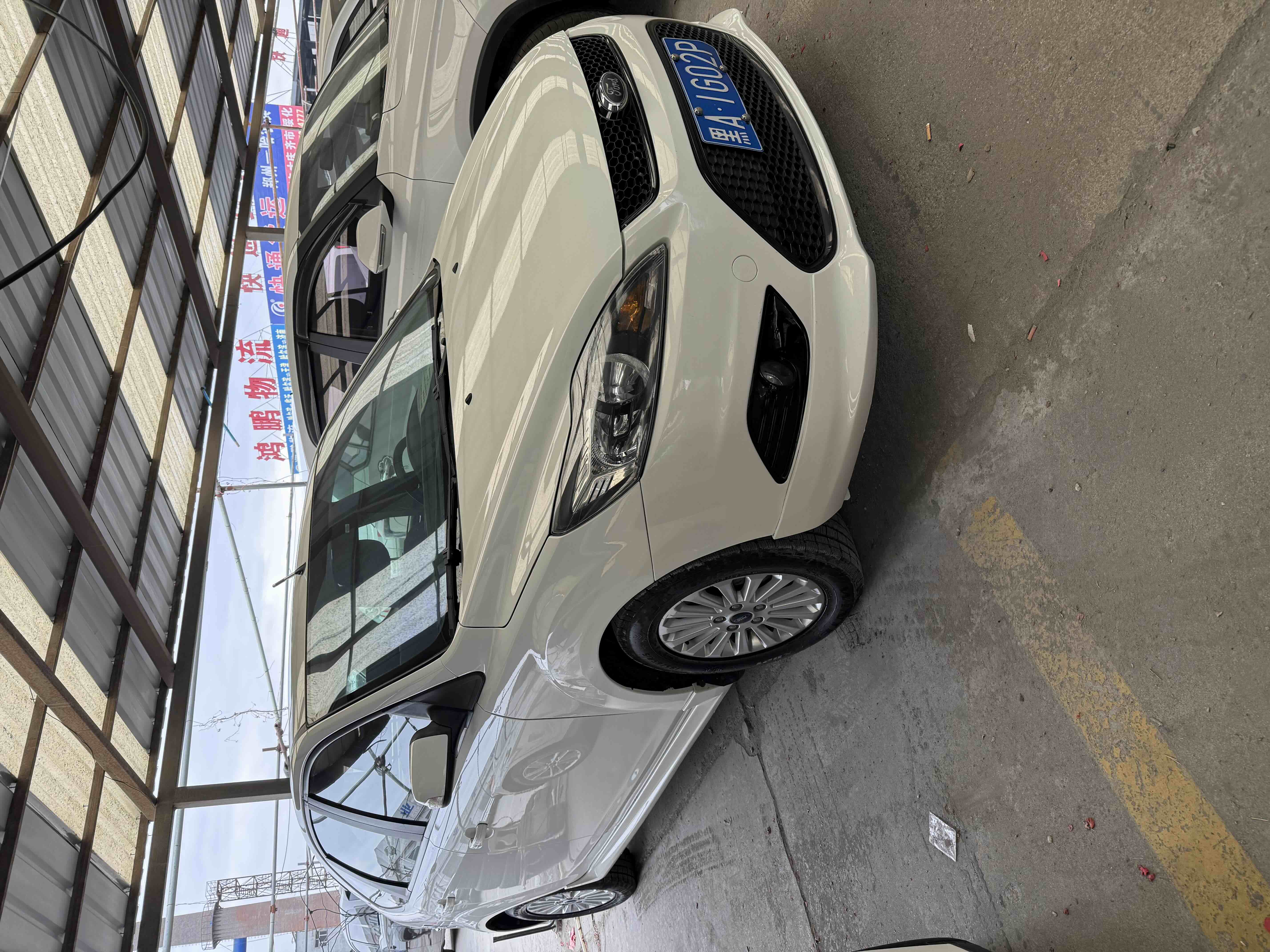 Ford Focus 2014 car image #3