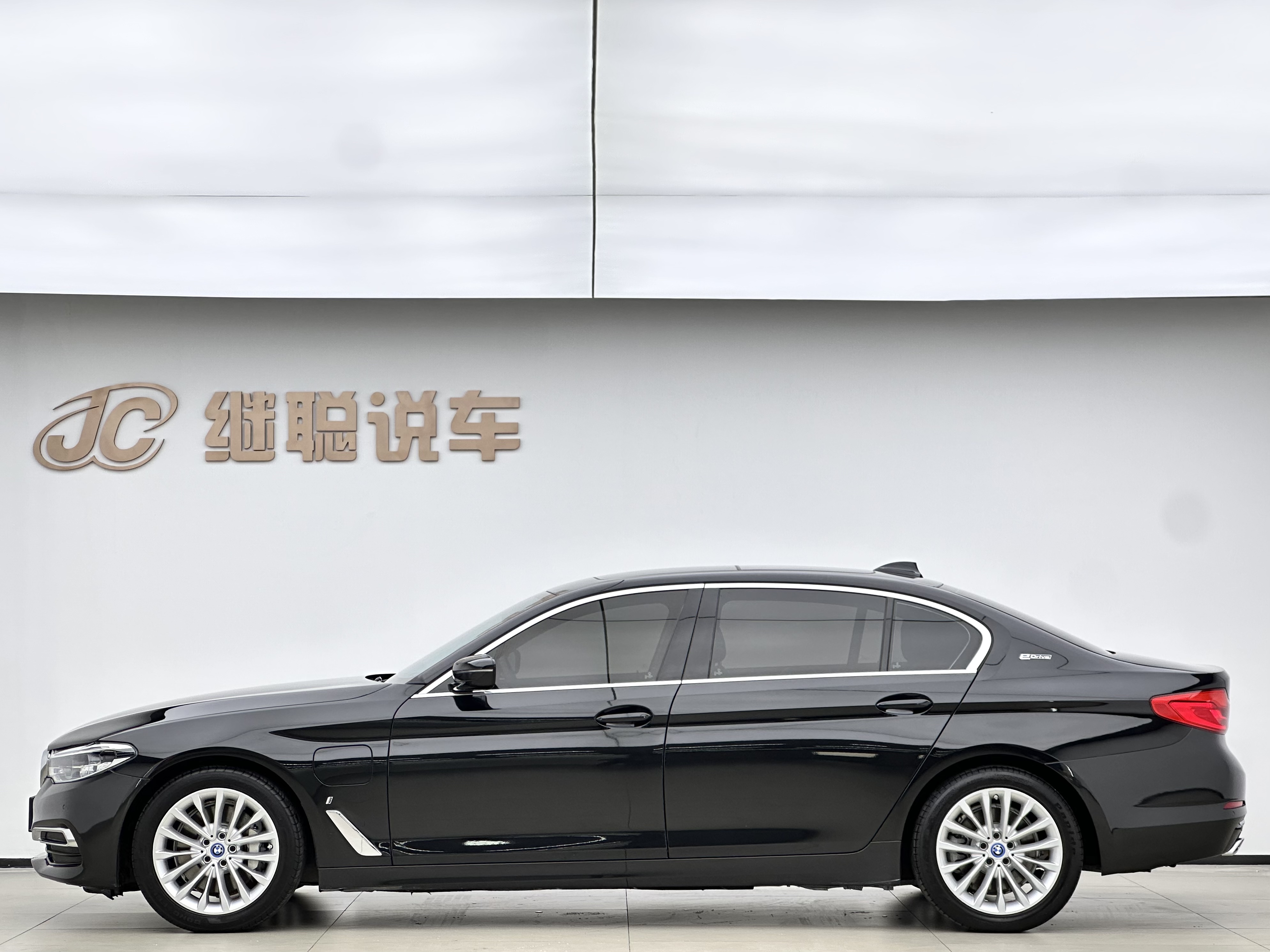 BMW 5 Series New Energy 2019 car image #3