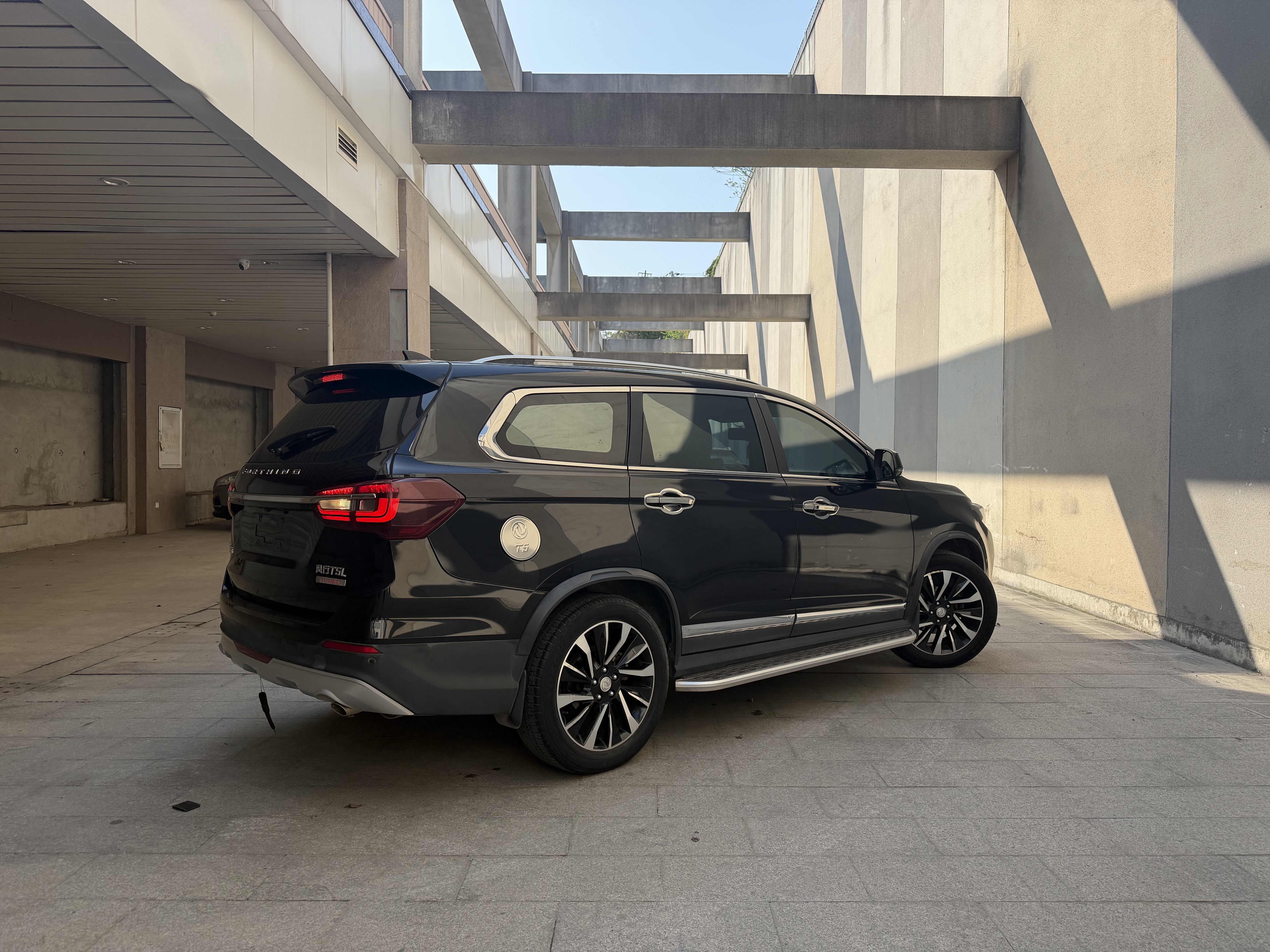 T5 L 2019 car image #3