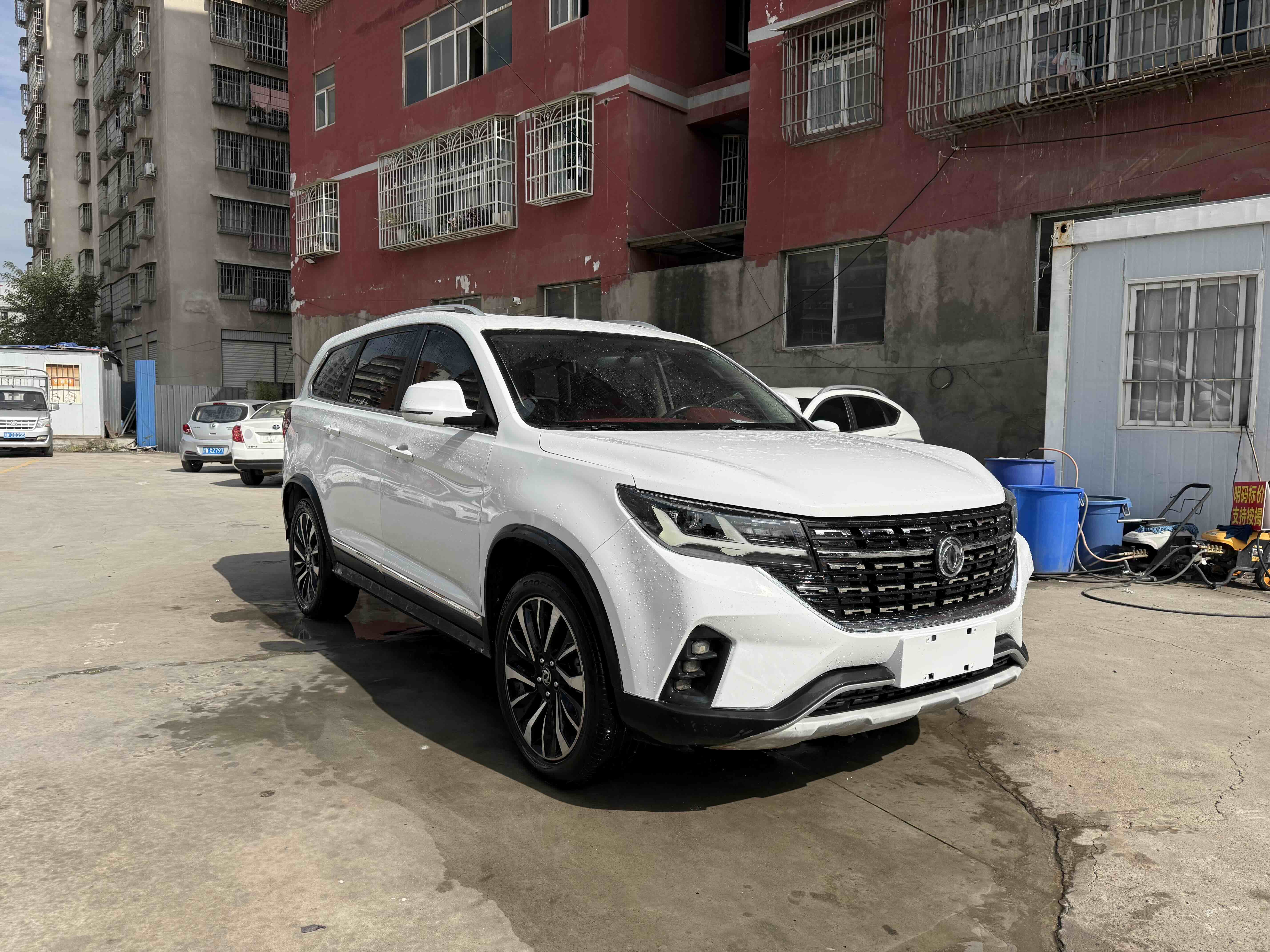 Forthing T5 L 2019 car image #3