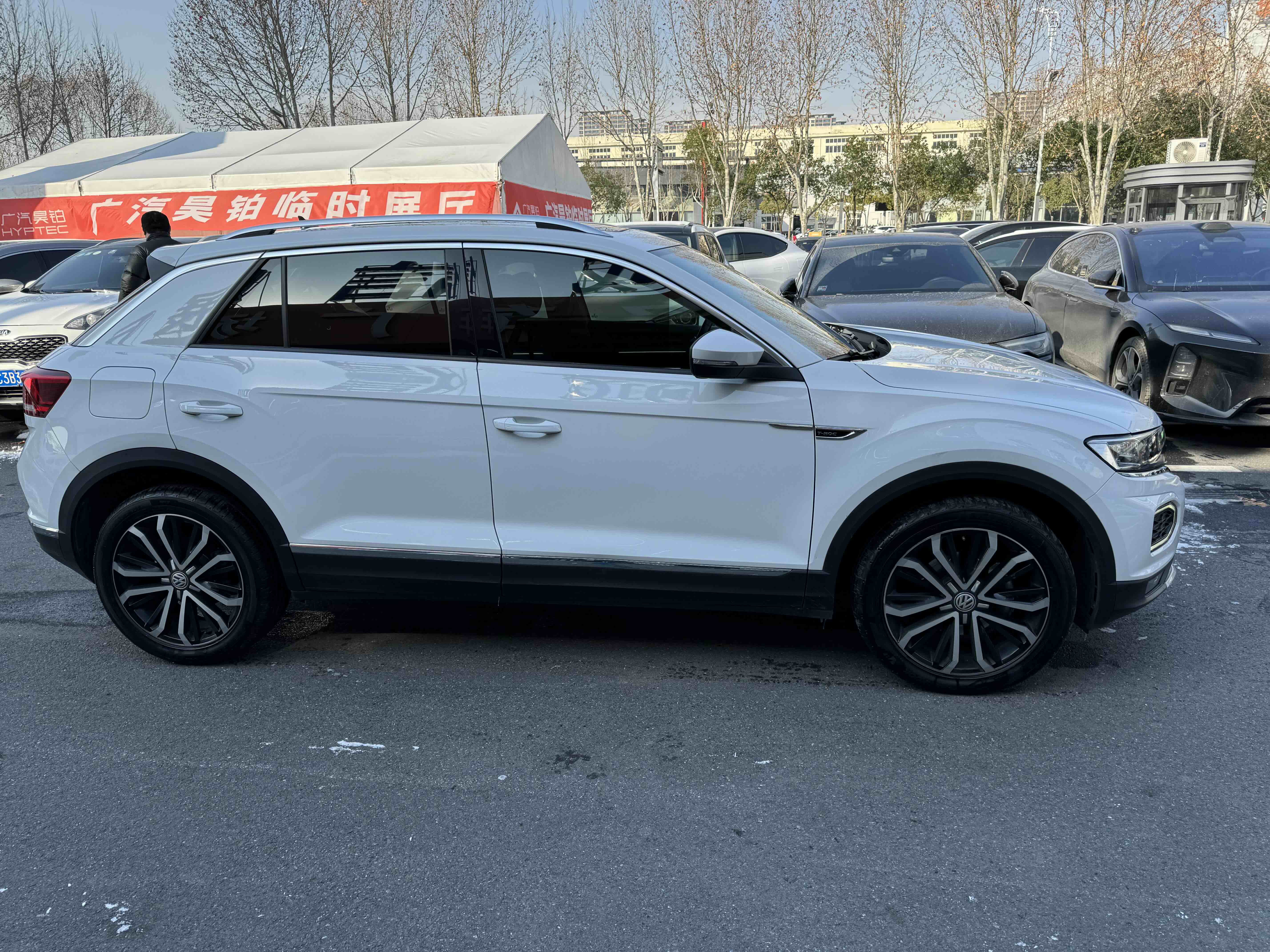 Volkswagen T-Roc 2019 car image #3