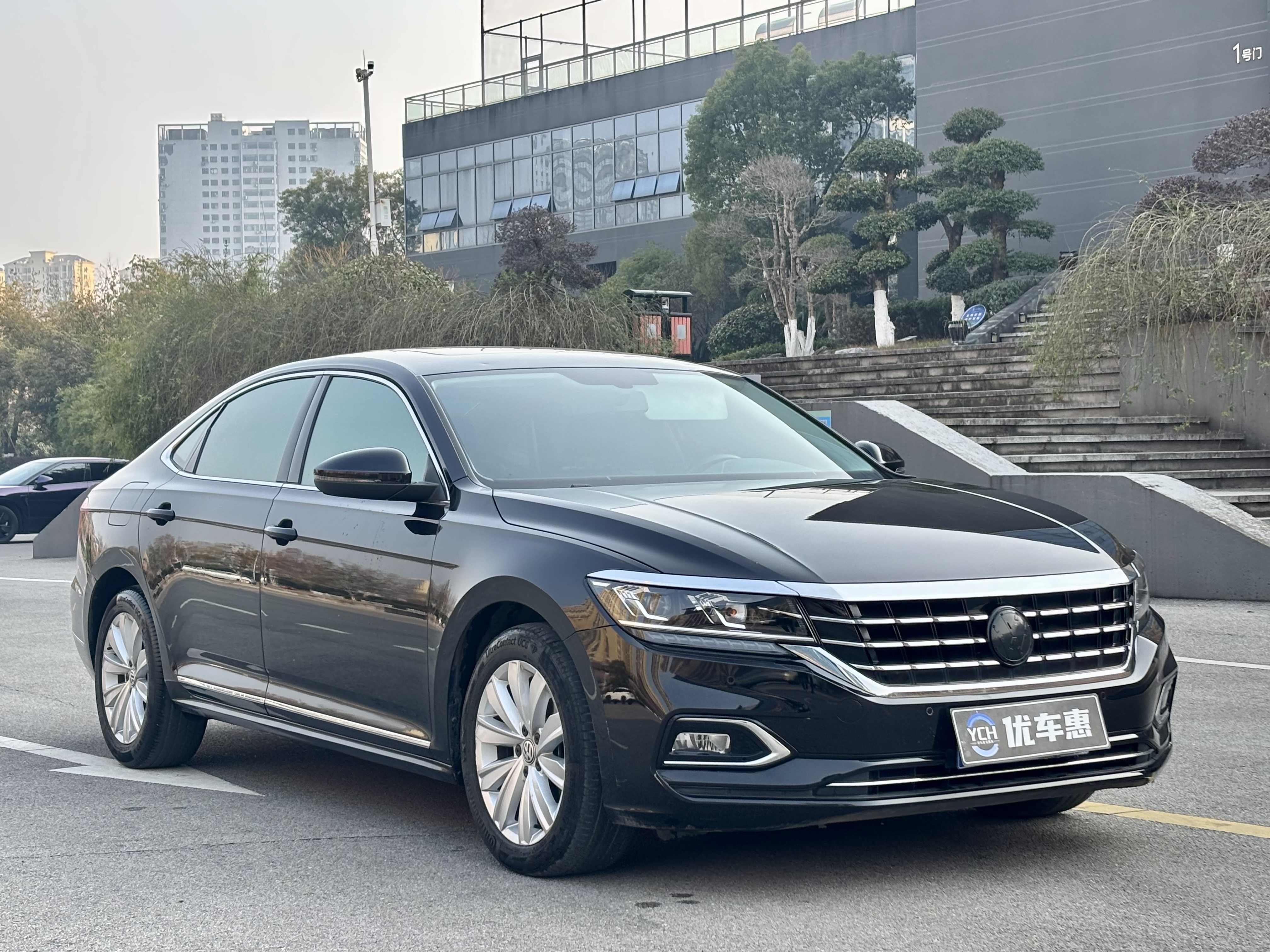Volkswagen 2019 car image #3