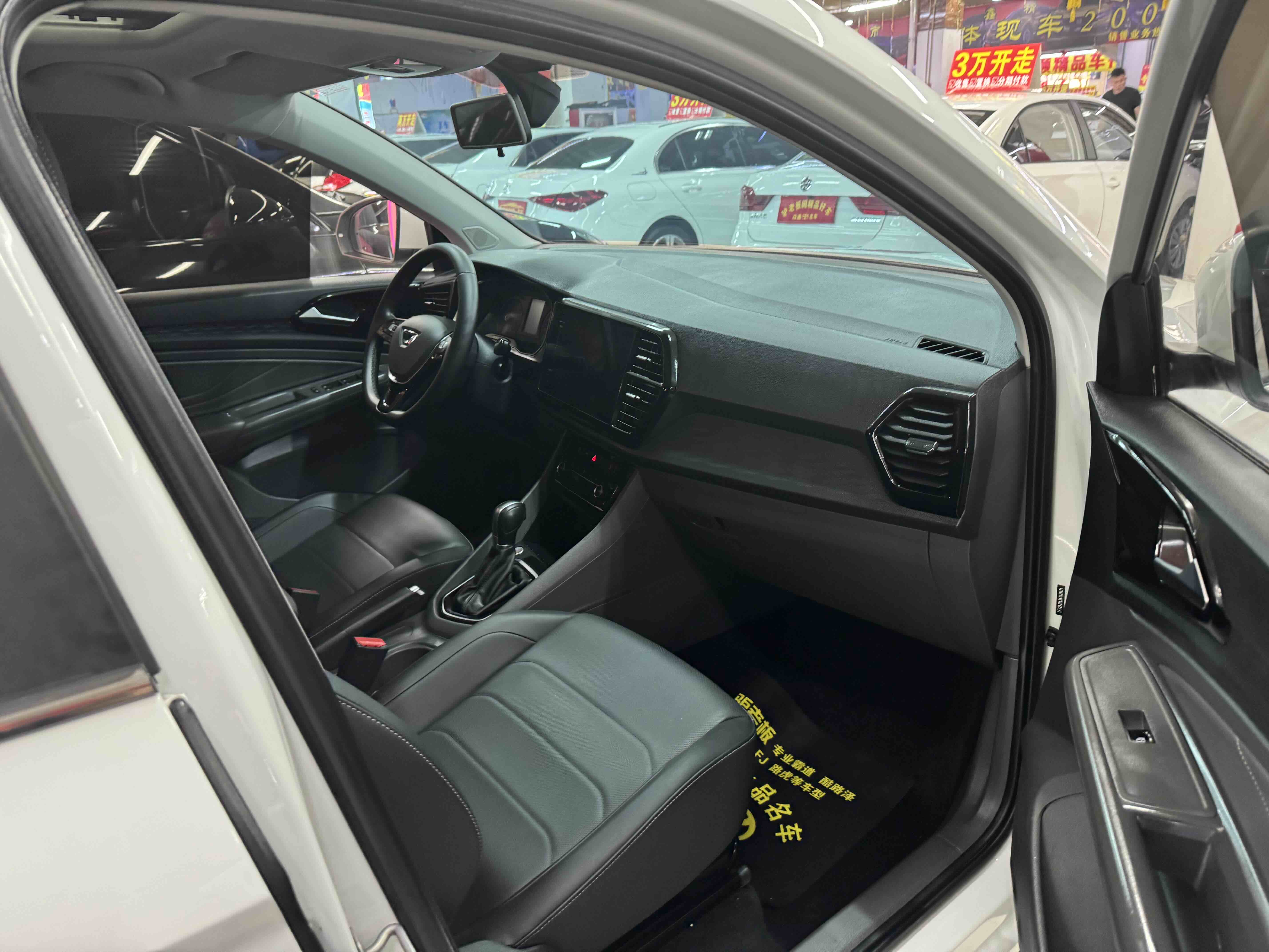 VS5 2019 car image #3