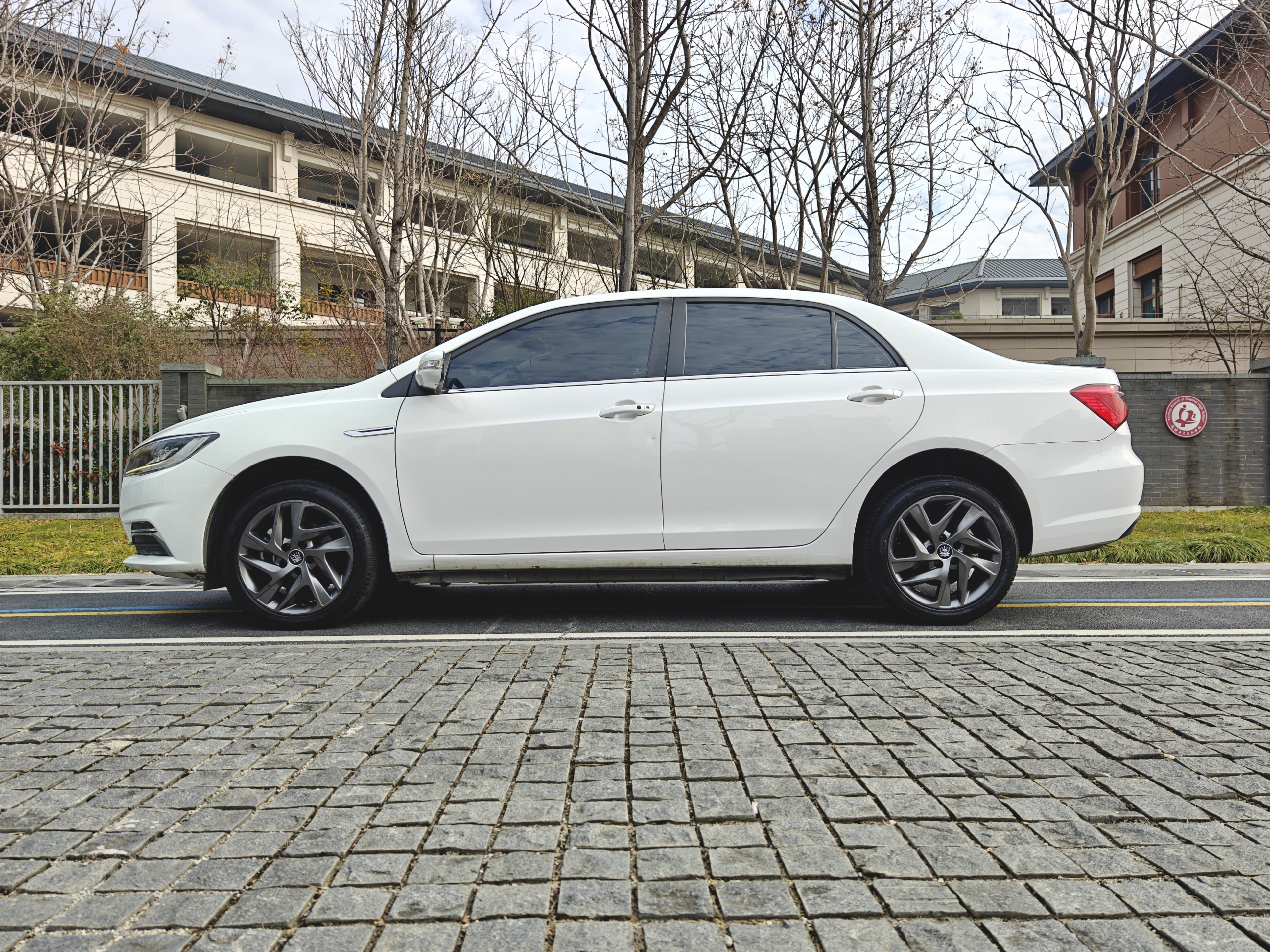 BYD Qin New Energy 2020 car image #3