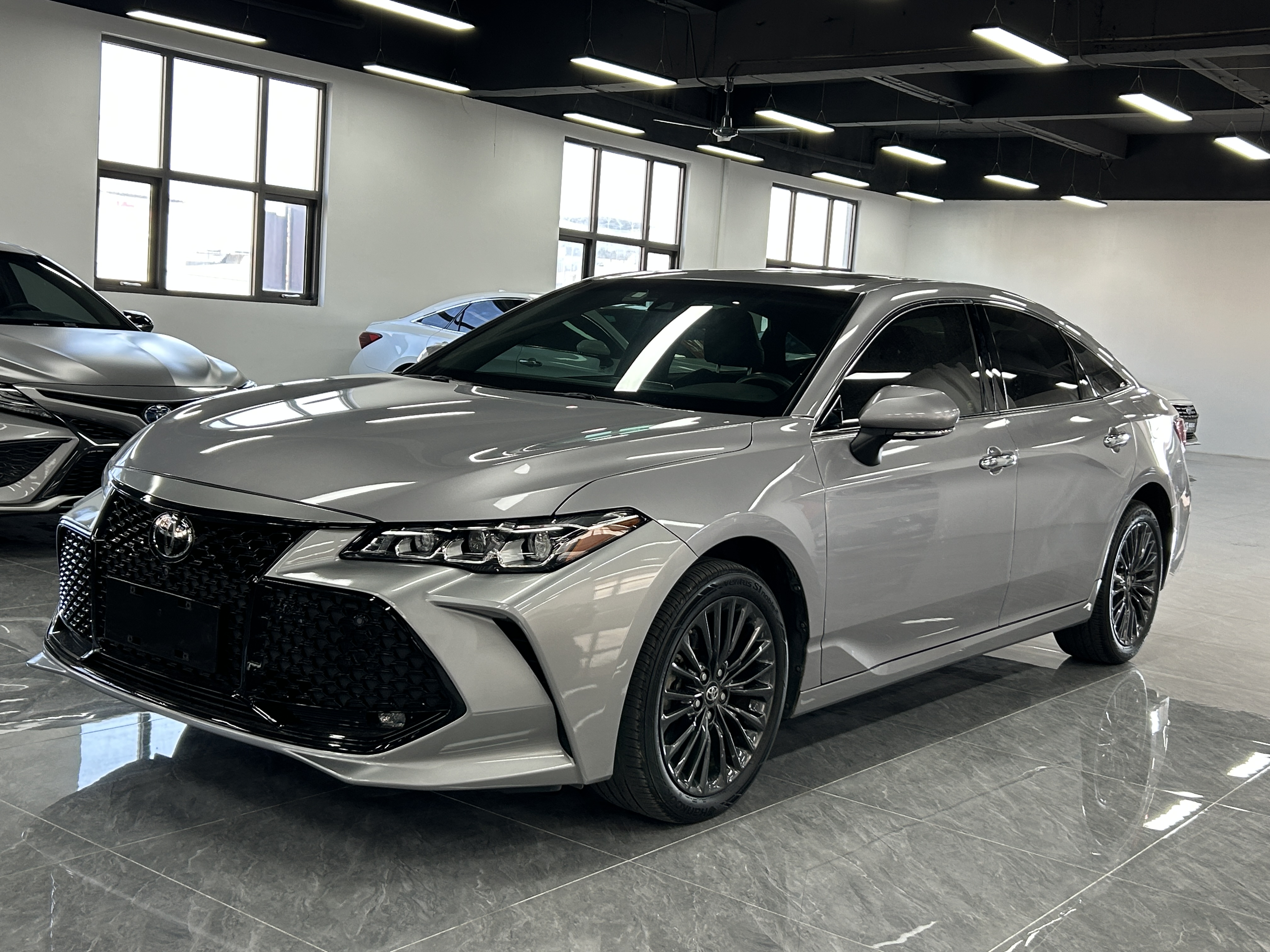 Toyota Avalon 2020 car image #3