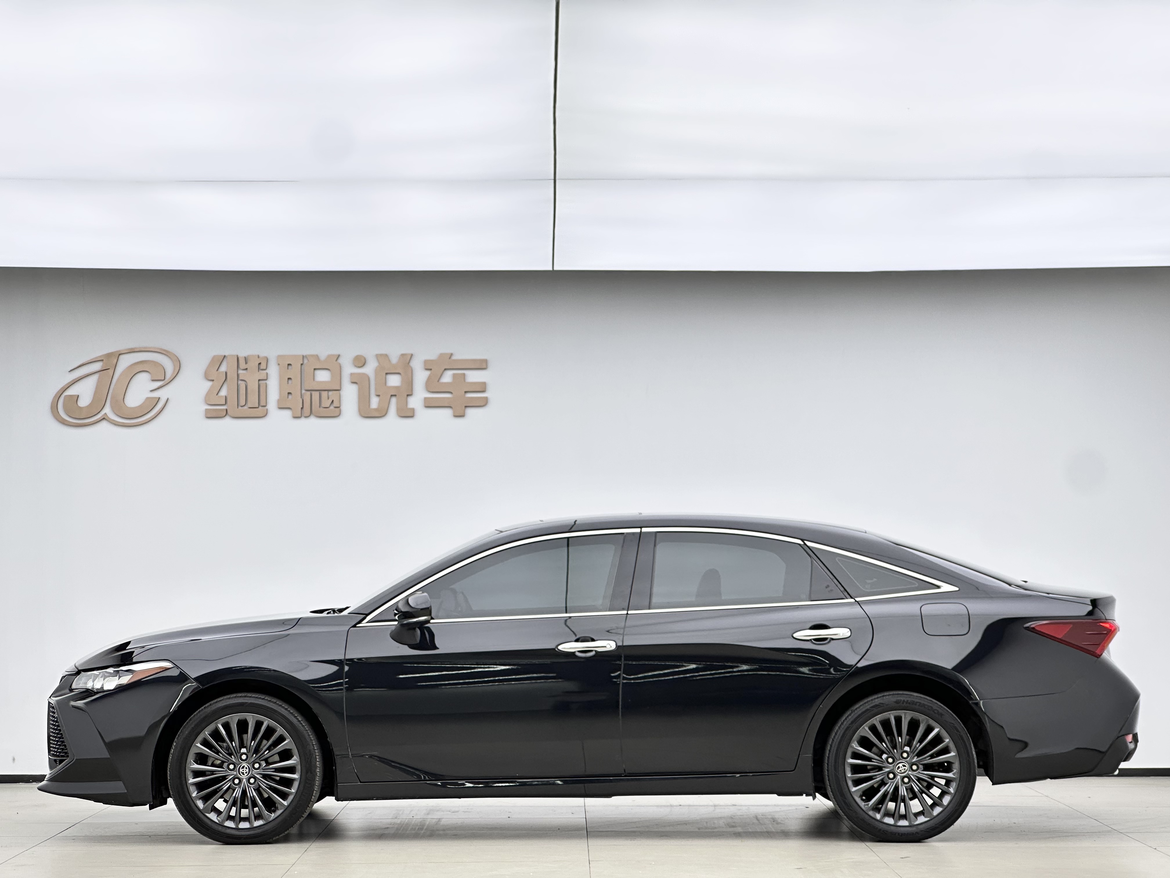 Toyota Avalon 2021 car image #3