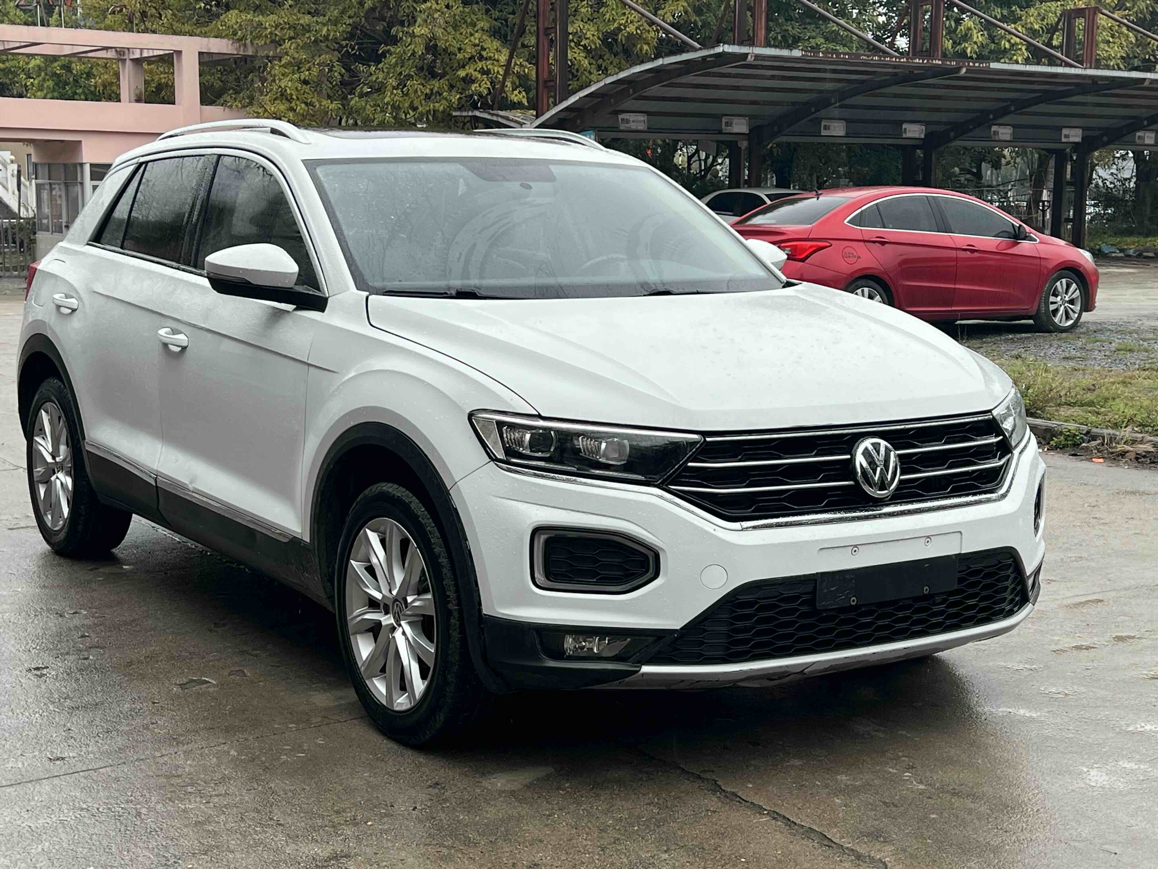 Volkswagen T-Roc 2021 car image #3