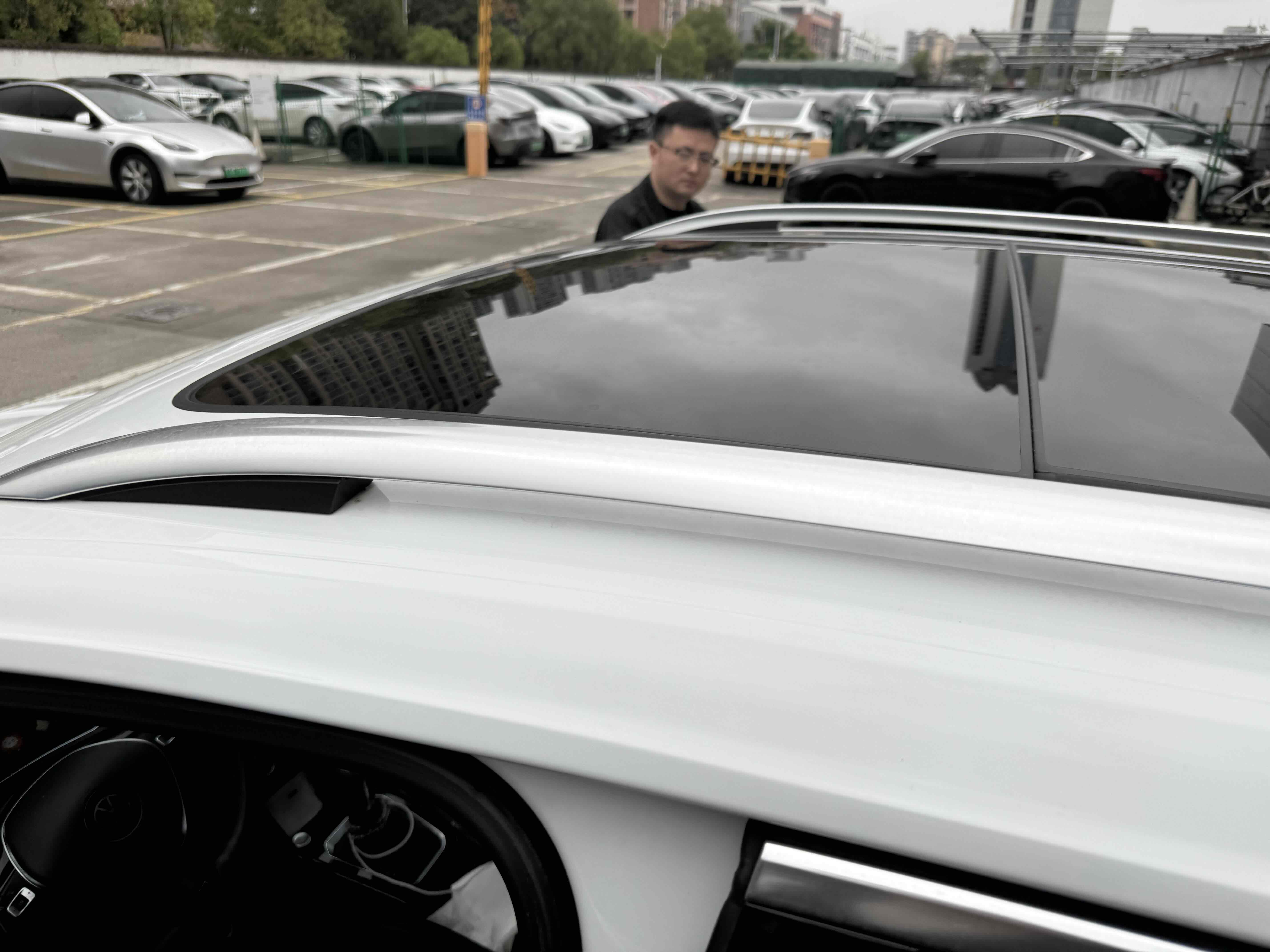 Volkswagen T-Roc 2021 car image #3