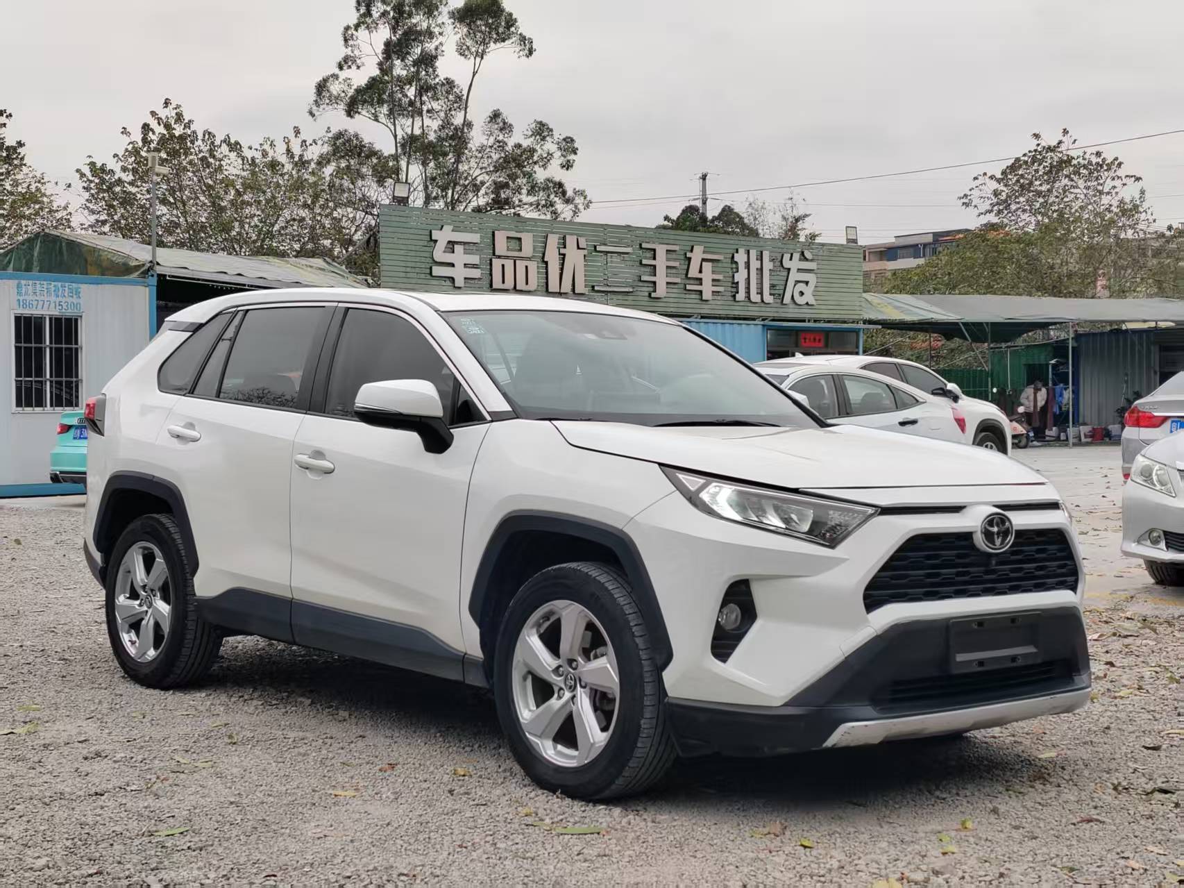 Toyota RAV4 2019 car image #3