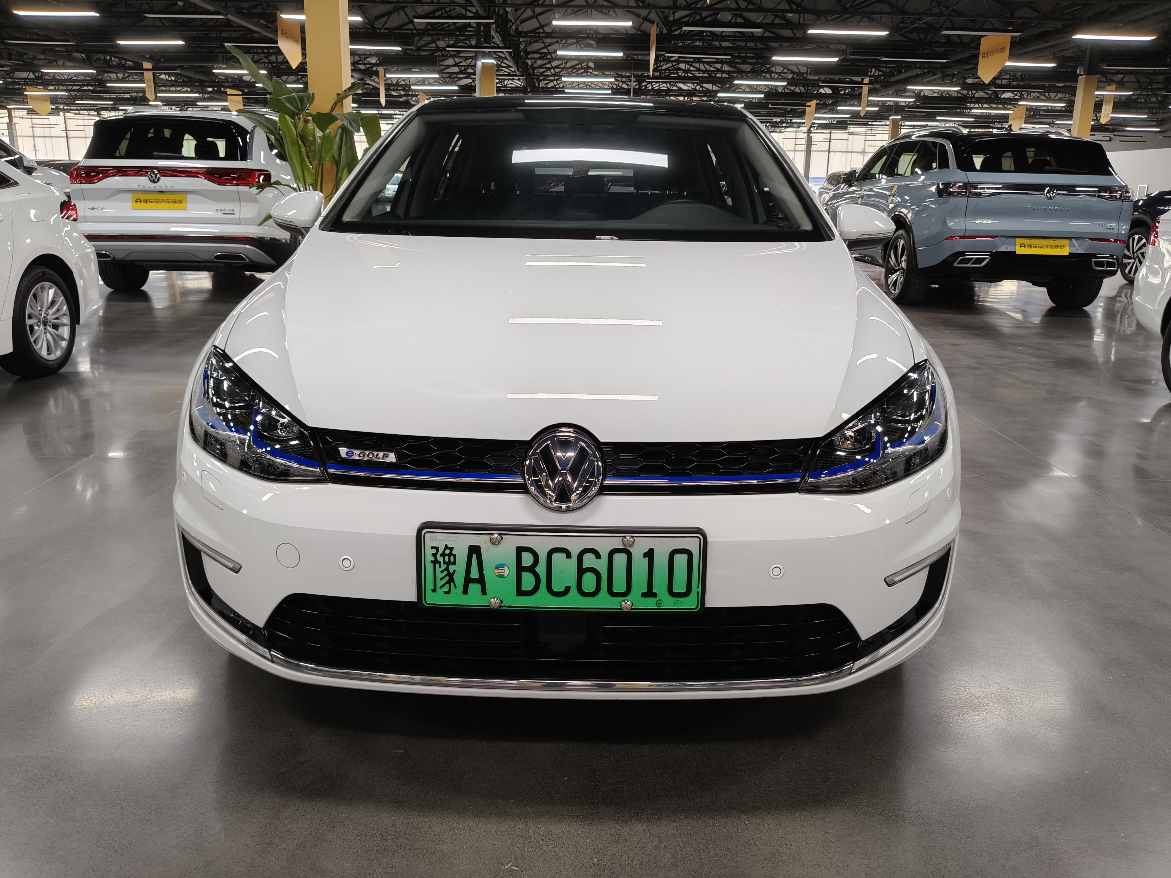 Volkswagen Golf Pure Electric 2020 car image #3