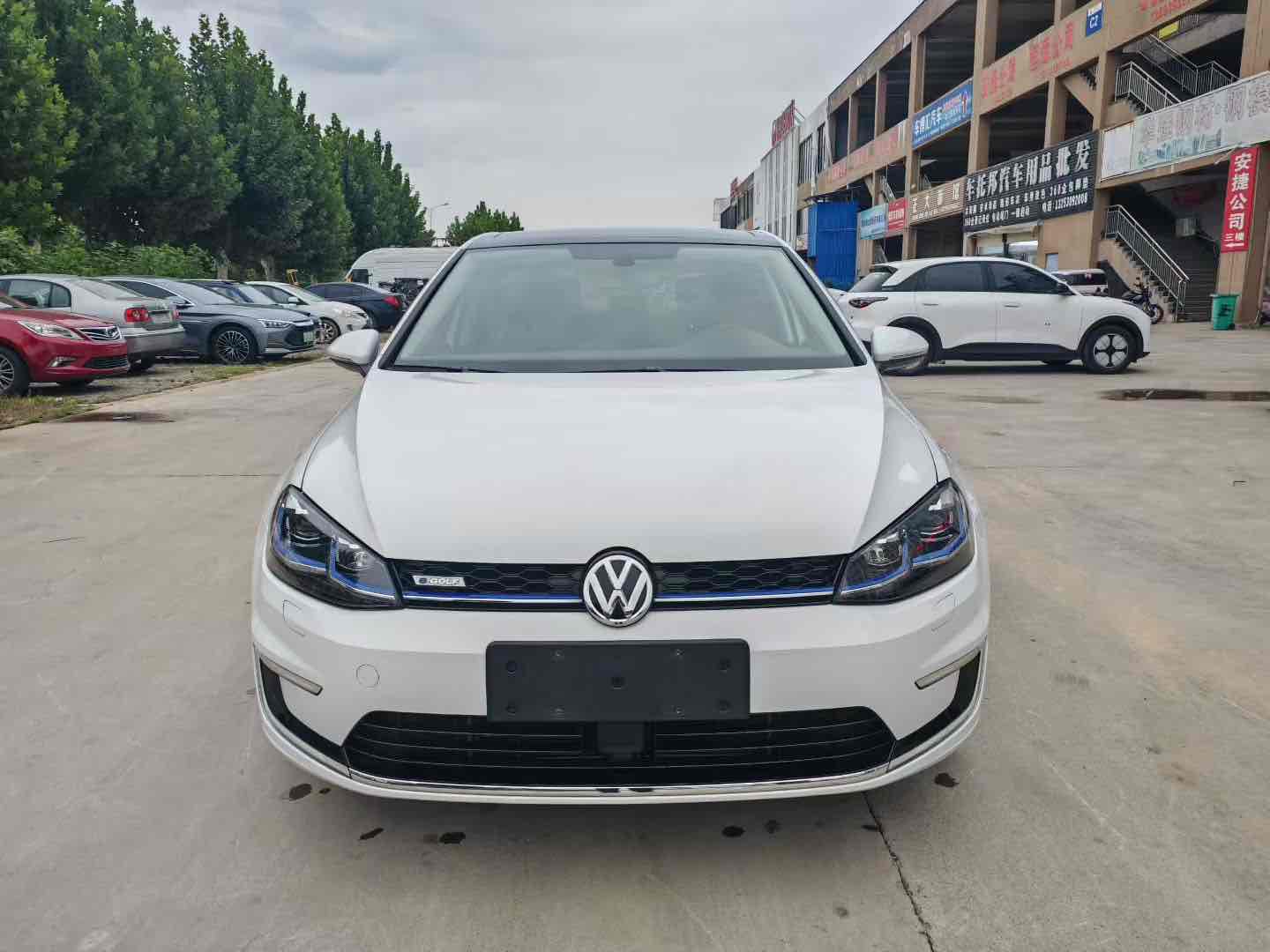 Volkswagen Golf Pure Electric 2020 car image #3
