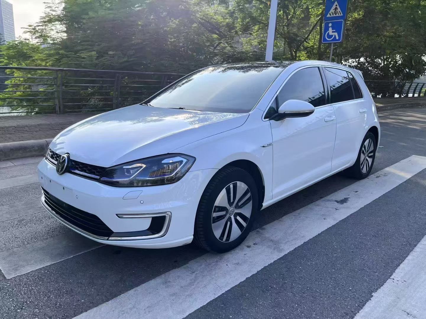 Volkswagen Golf Pure Electric 2021 #3 Volkswagen Golf Pure Electric 2021 car image #3