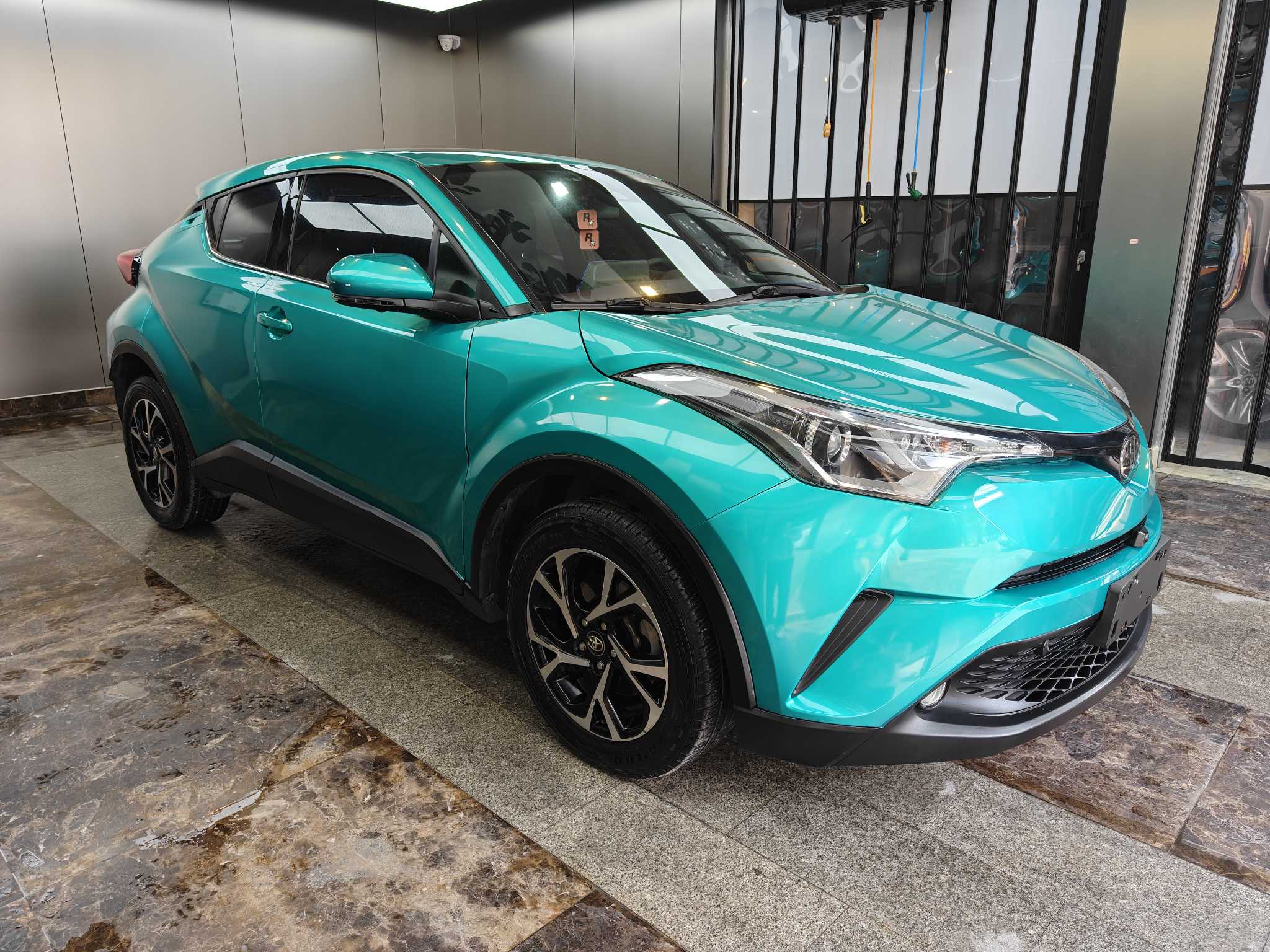 Toyota C-HR 2020 car image #3