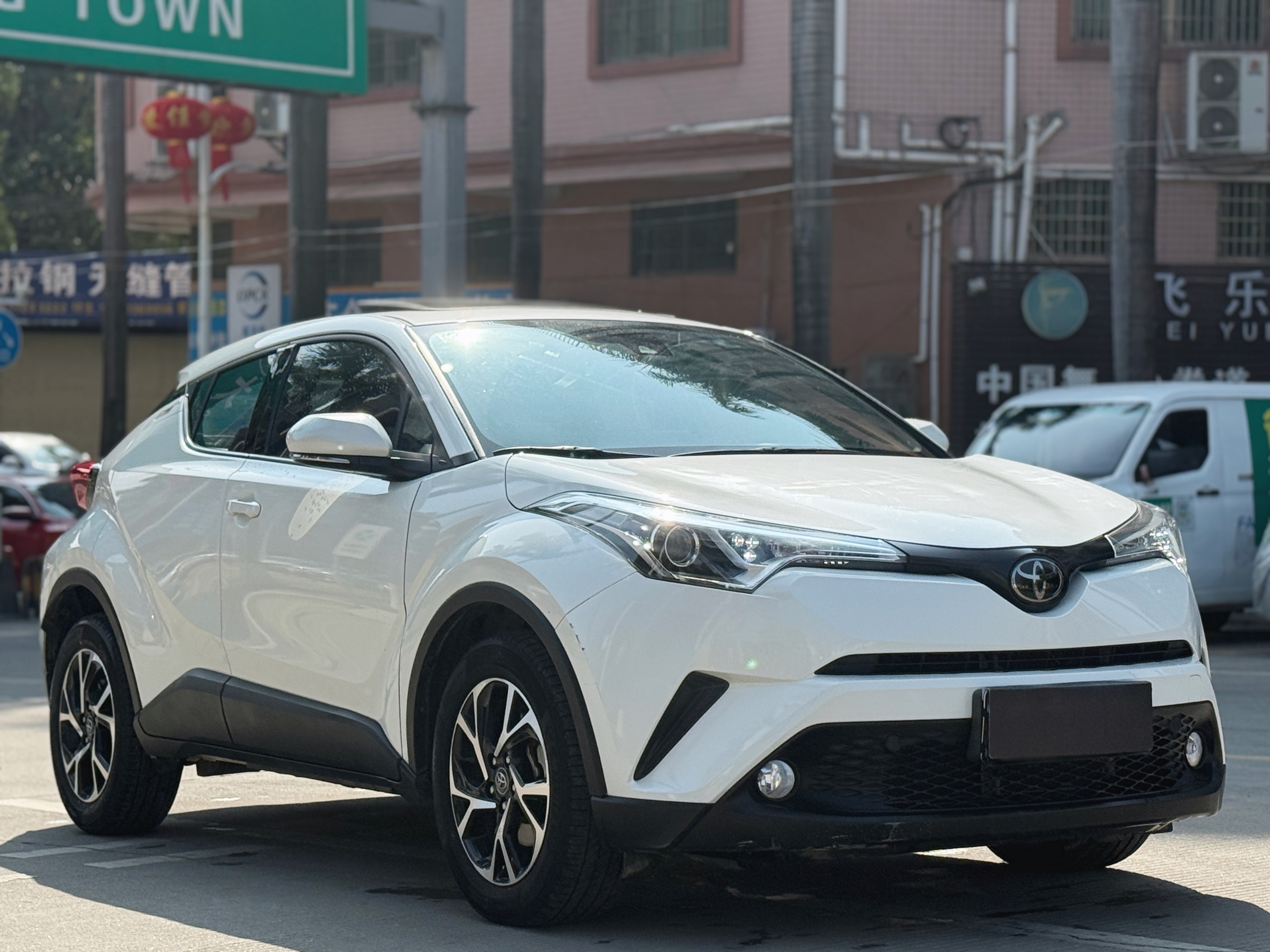 Toyota C-HR 2021 car image #3