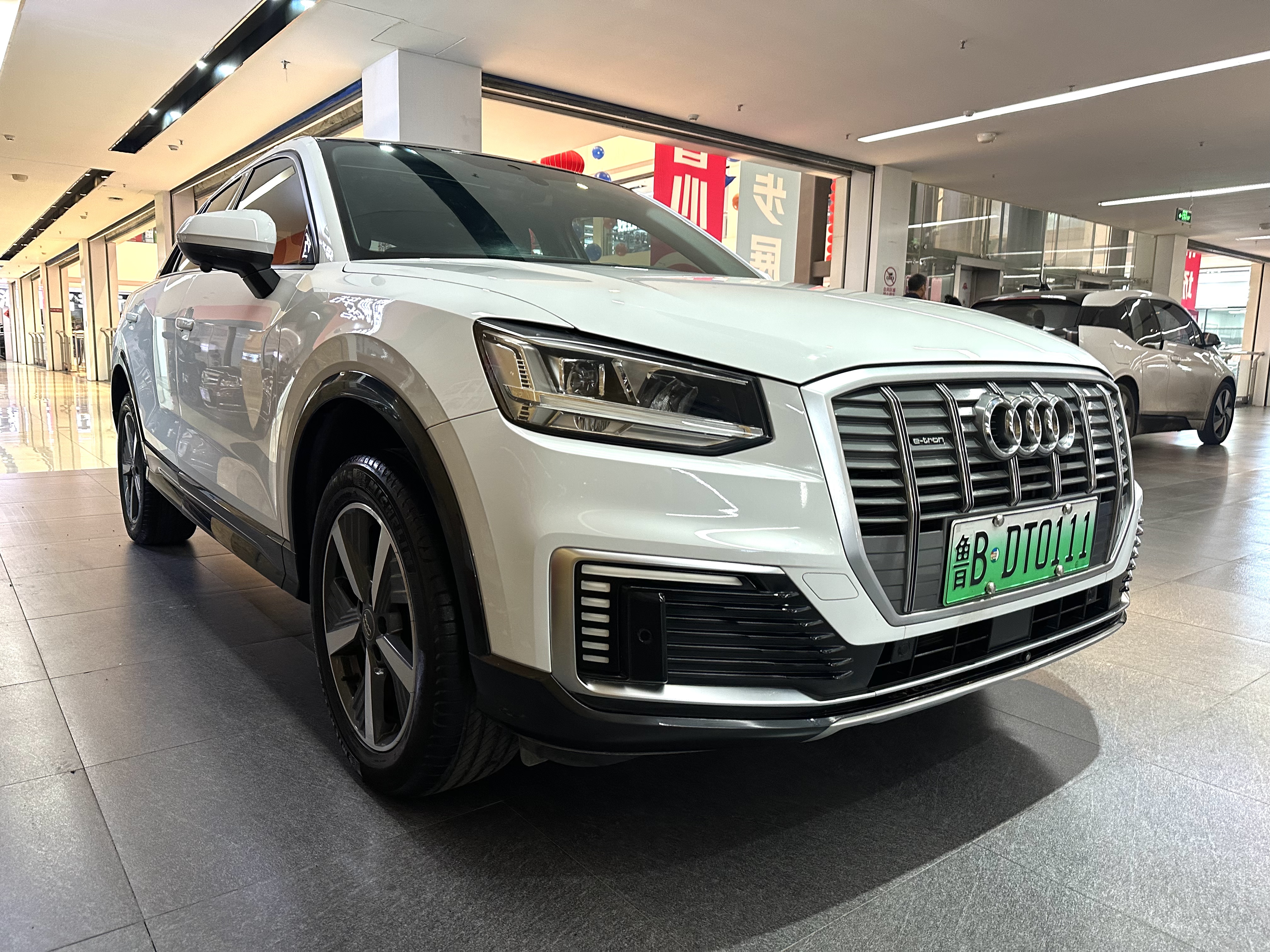 Audi Q2L e-tron 2021 imagen de coche #3