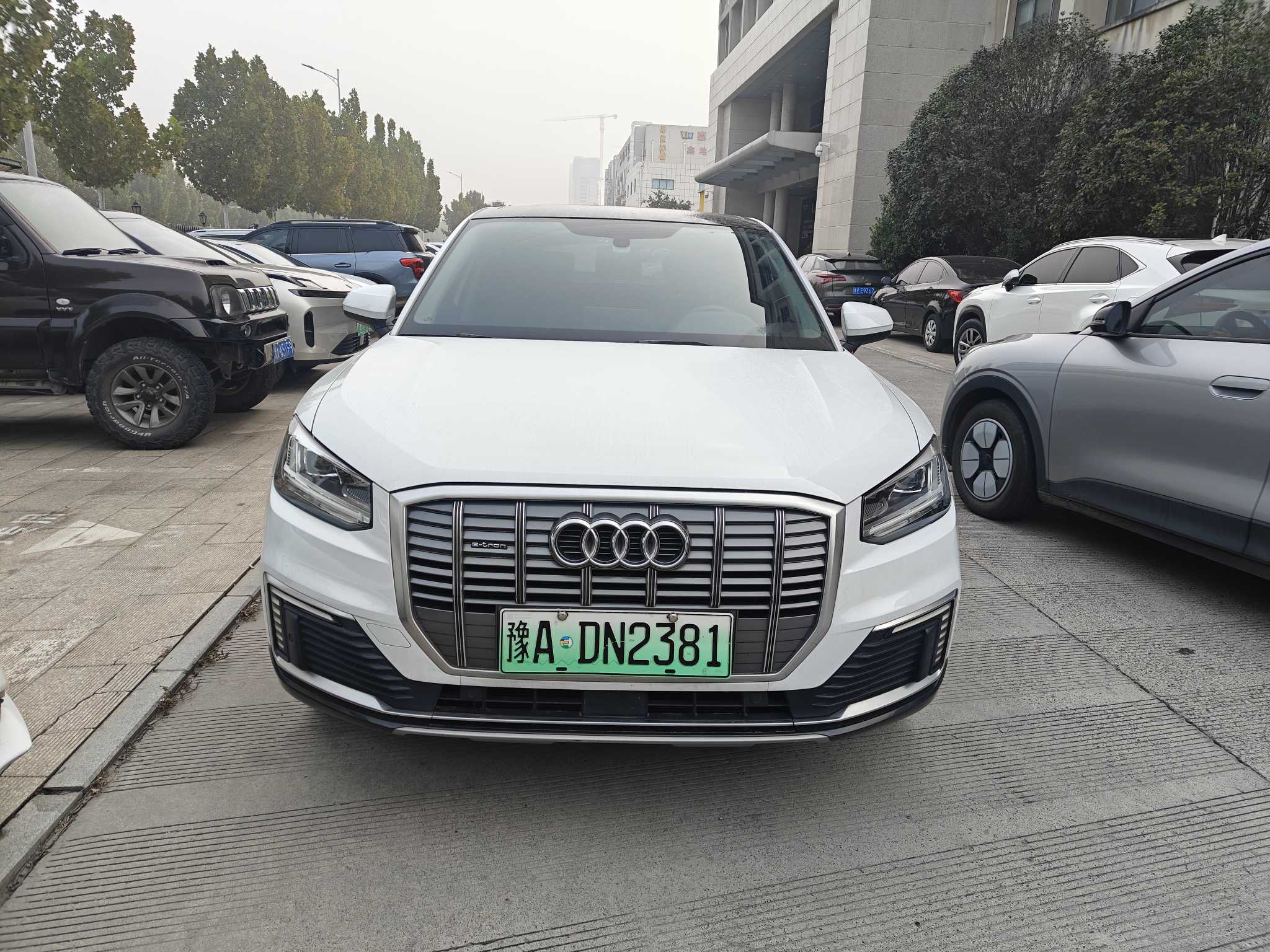 Audi Q2L e-tron 2020 imagen de coche #3