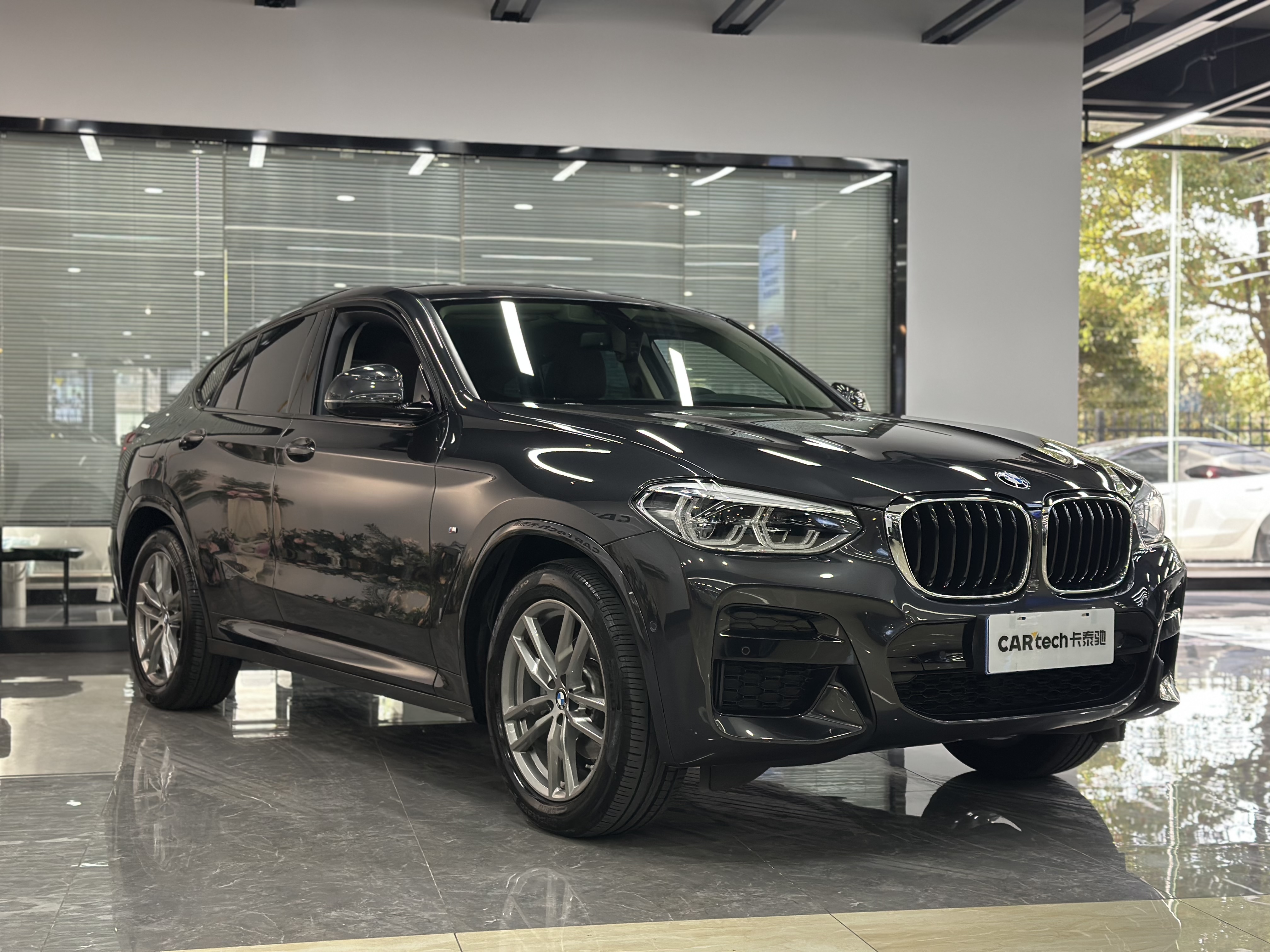 BMW X4 2021 صورة سيارة #3
