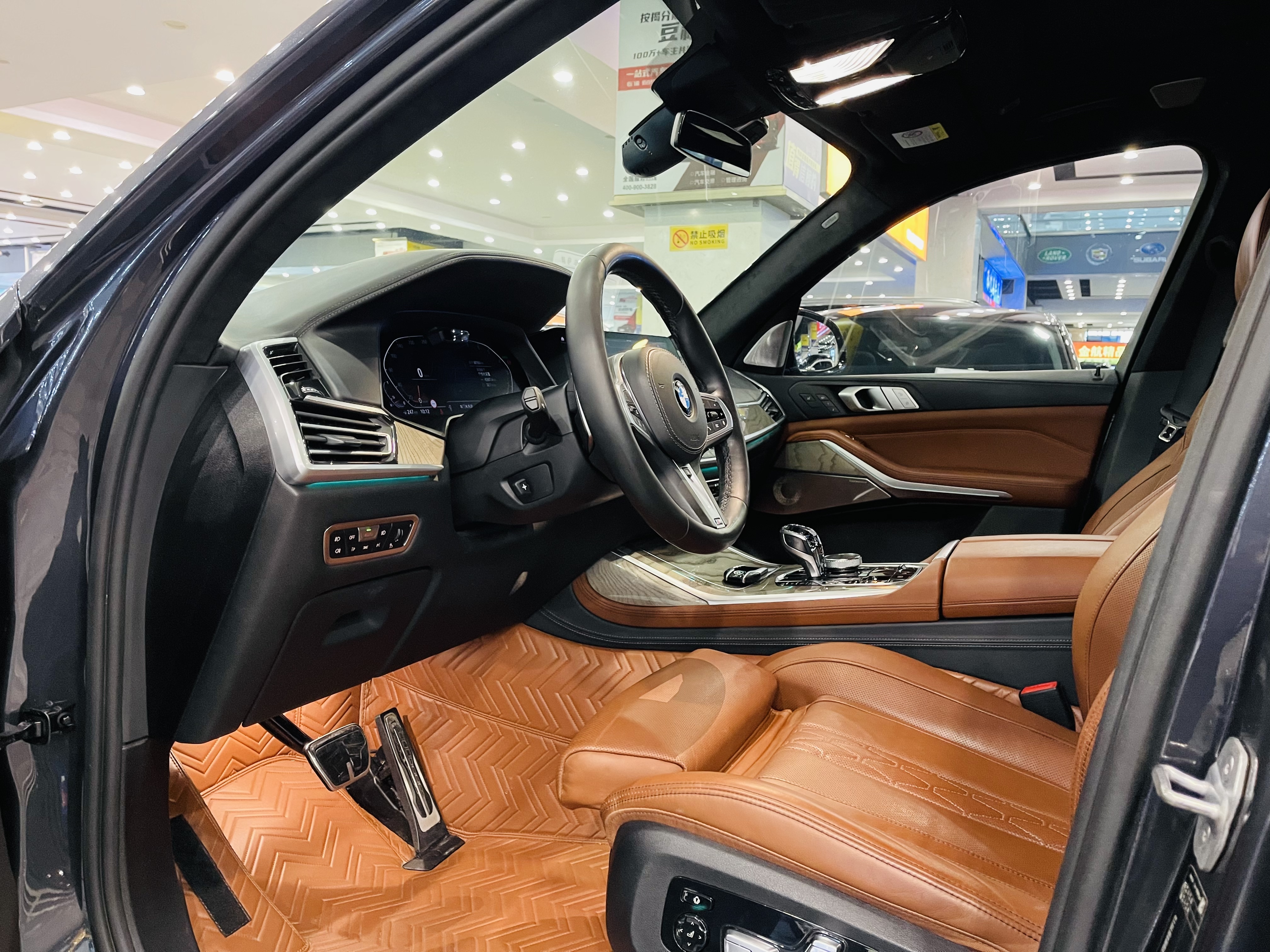 BMW X7 2020 car image #3