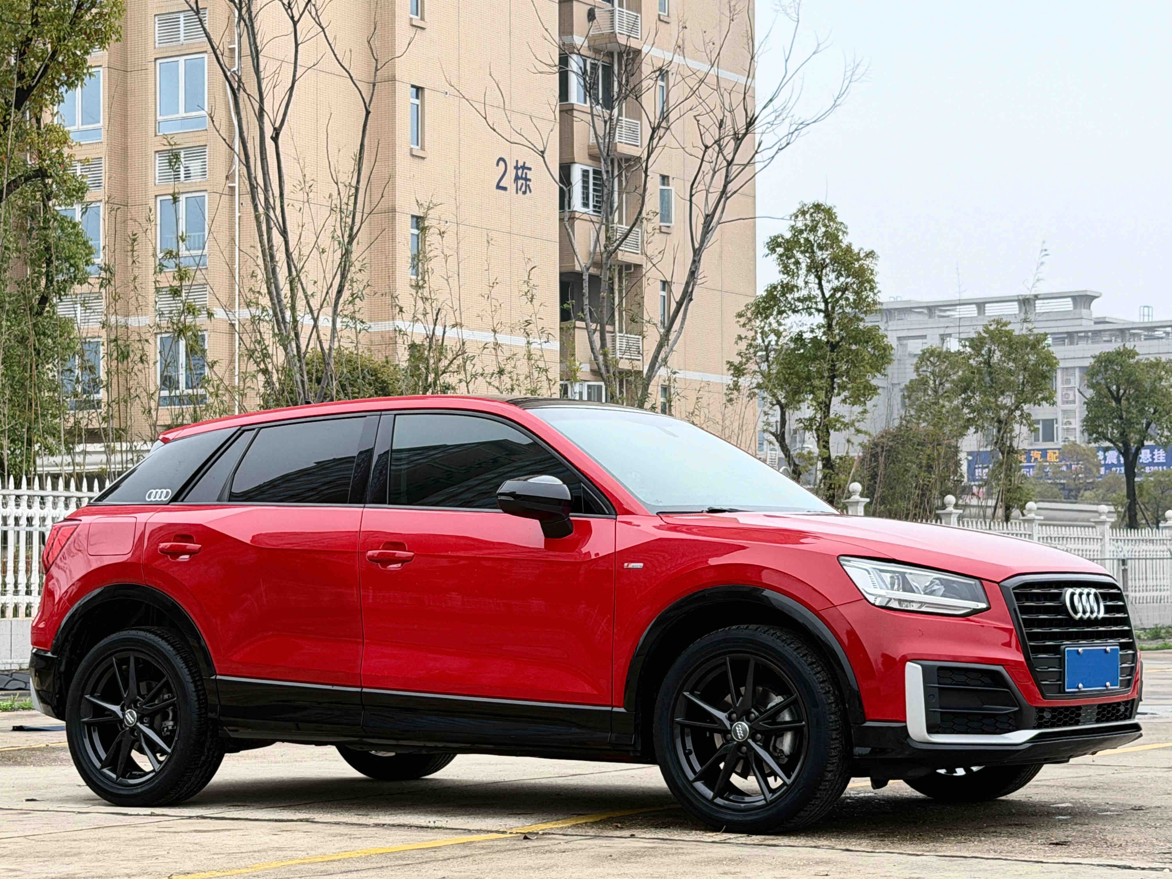 Audi Q2L 2021 car image #3