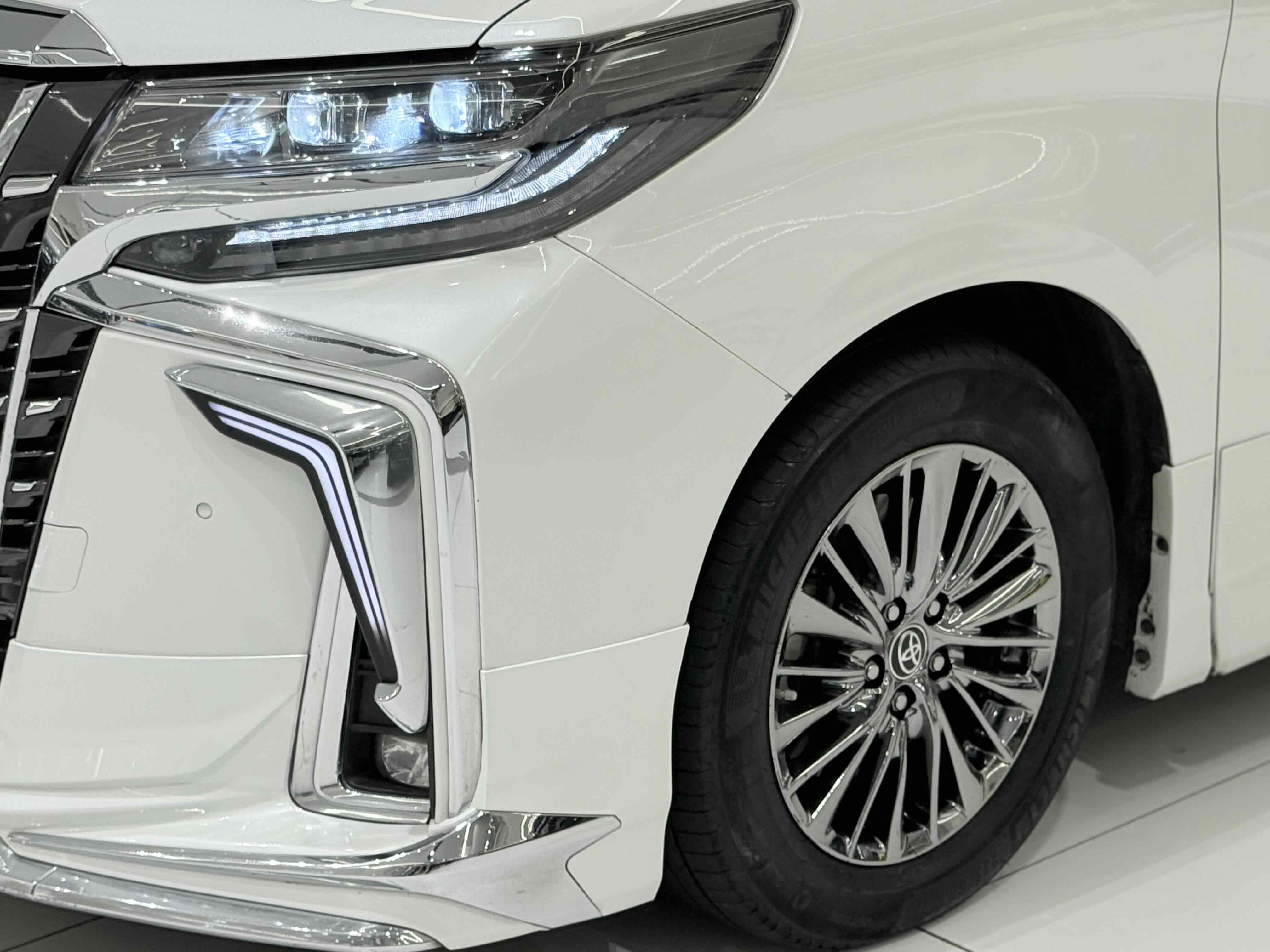 Toyota Alphard 2020 car image #3