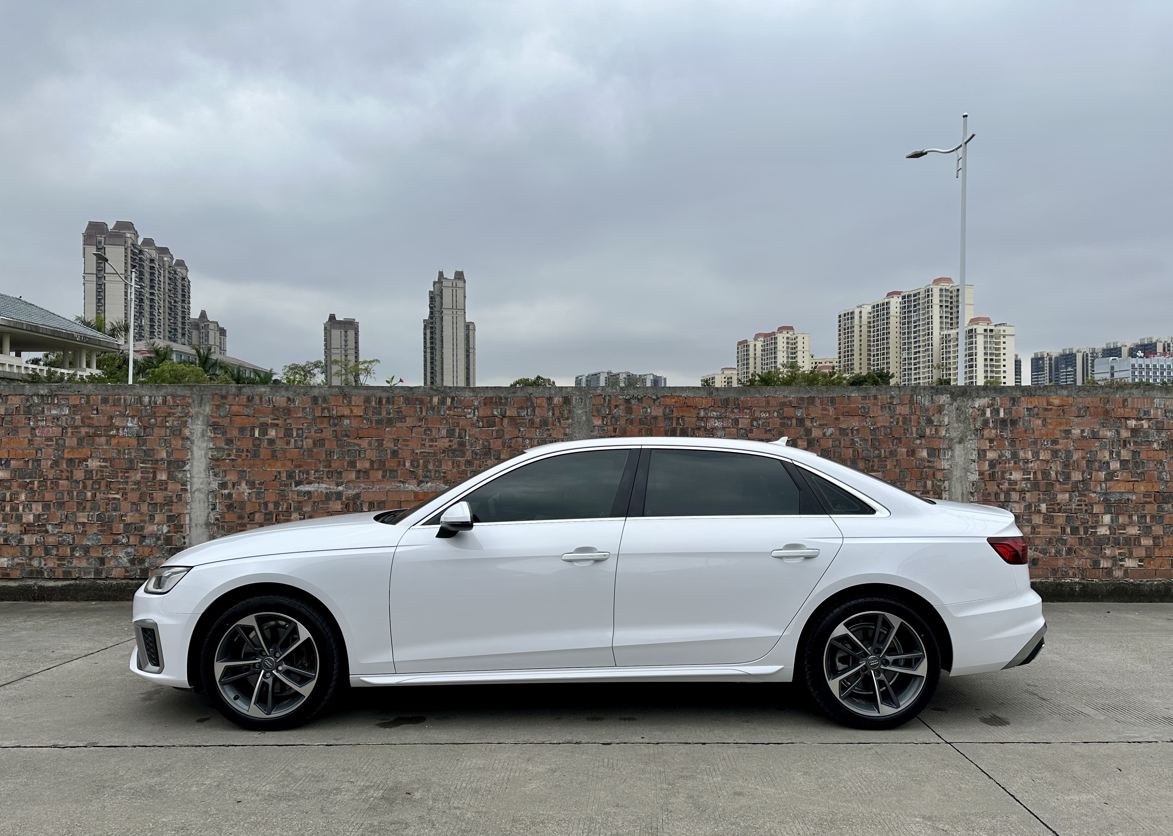 Audi A4L 2021 car image #3