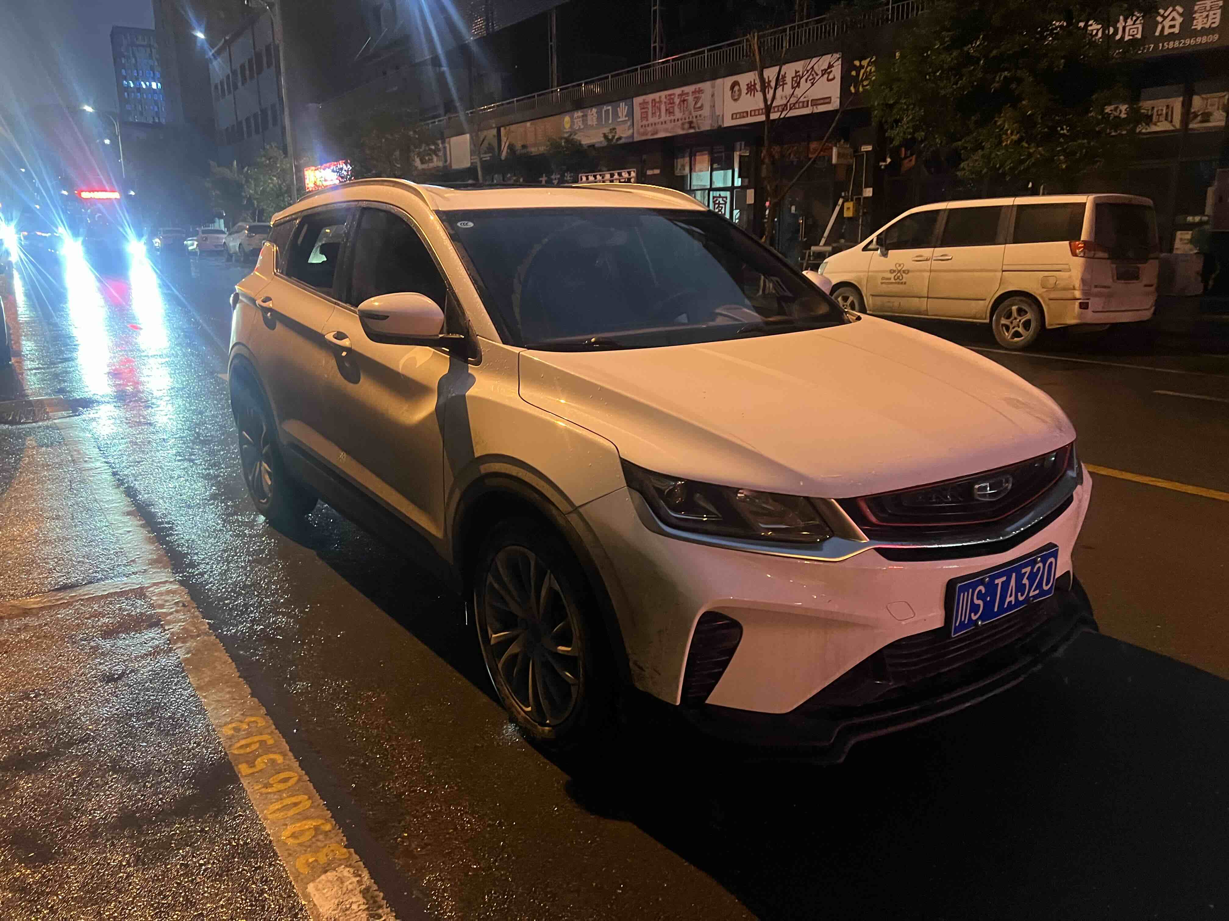 GEELY Coolray 2021 car image #3