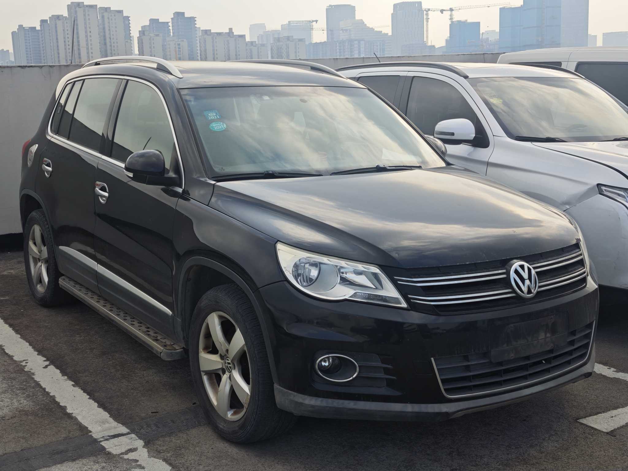 Volkswagen Tiguan 2011 car image #3