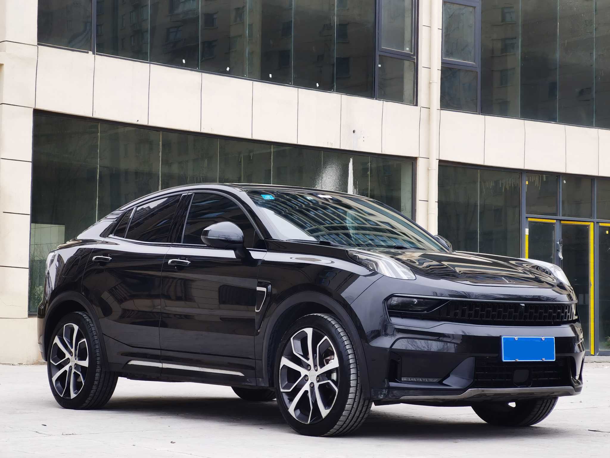 Lynk & Co 05 2020 car image #3