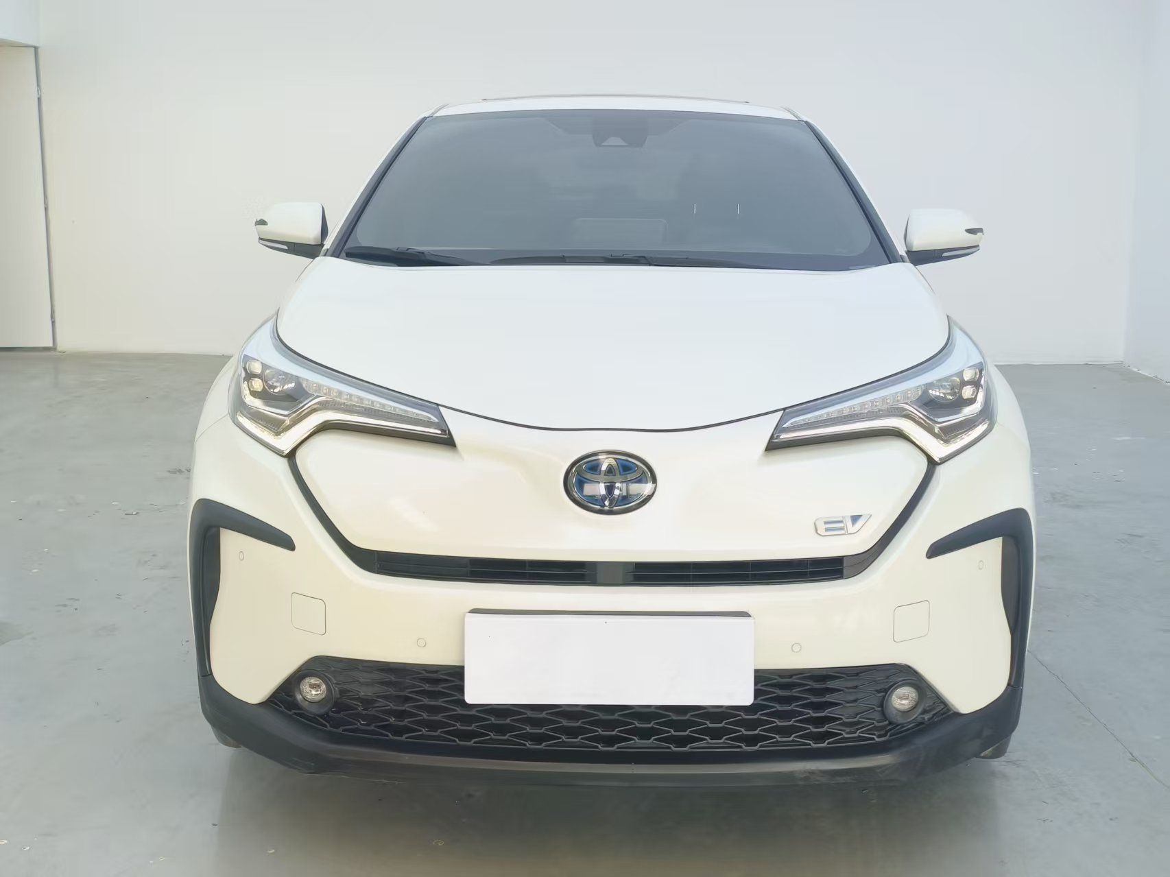 Toyota C-HR EV 2020 immagine di auto #3