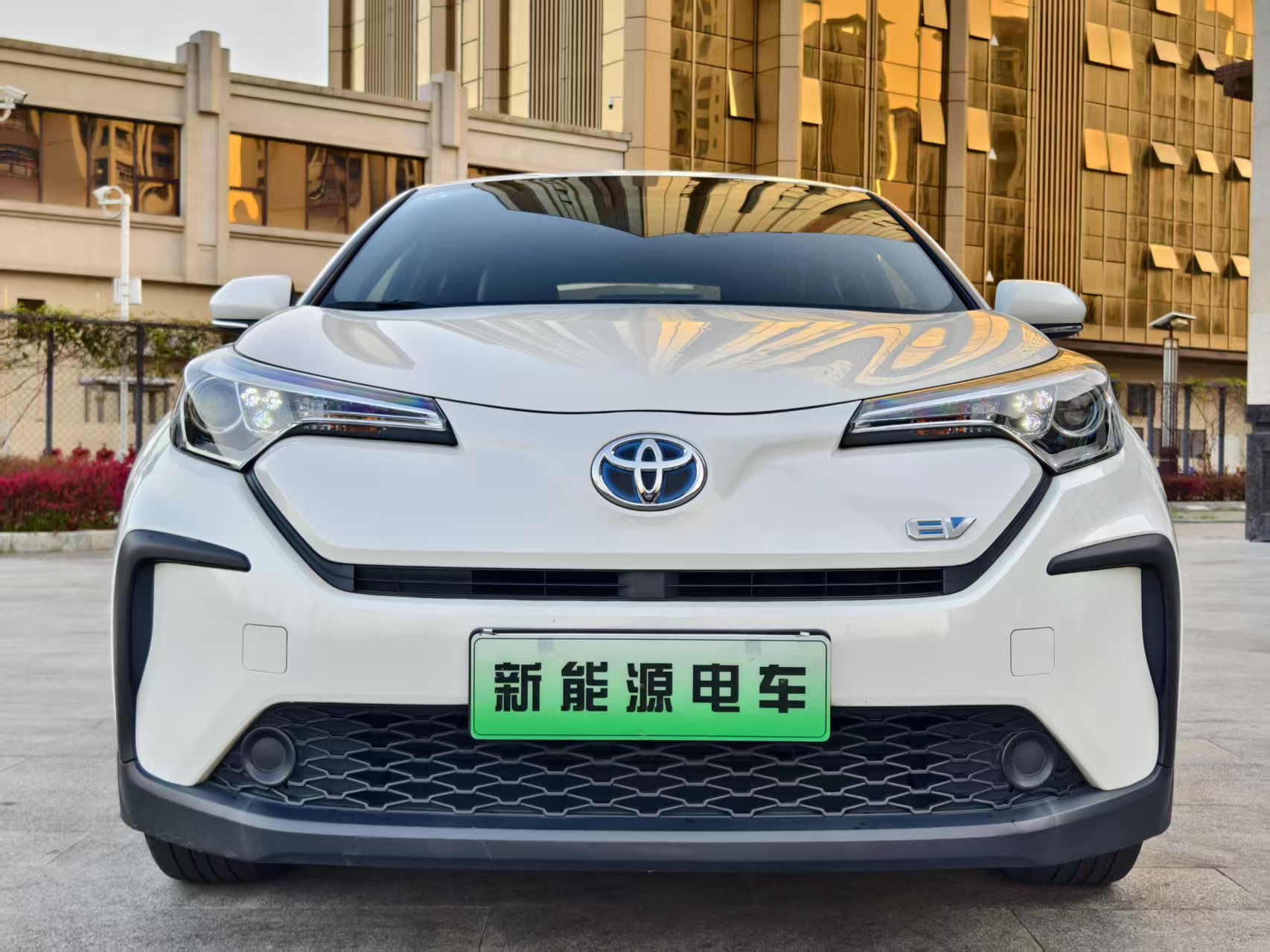 Toyota C-HR EV 2021 immagine di auto #3