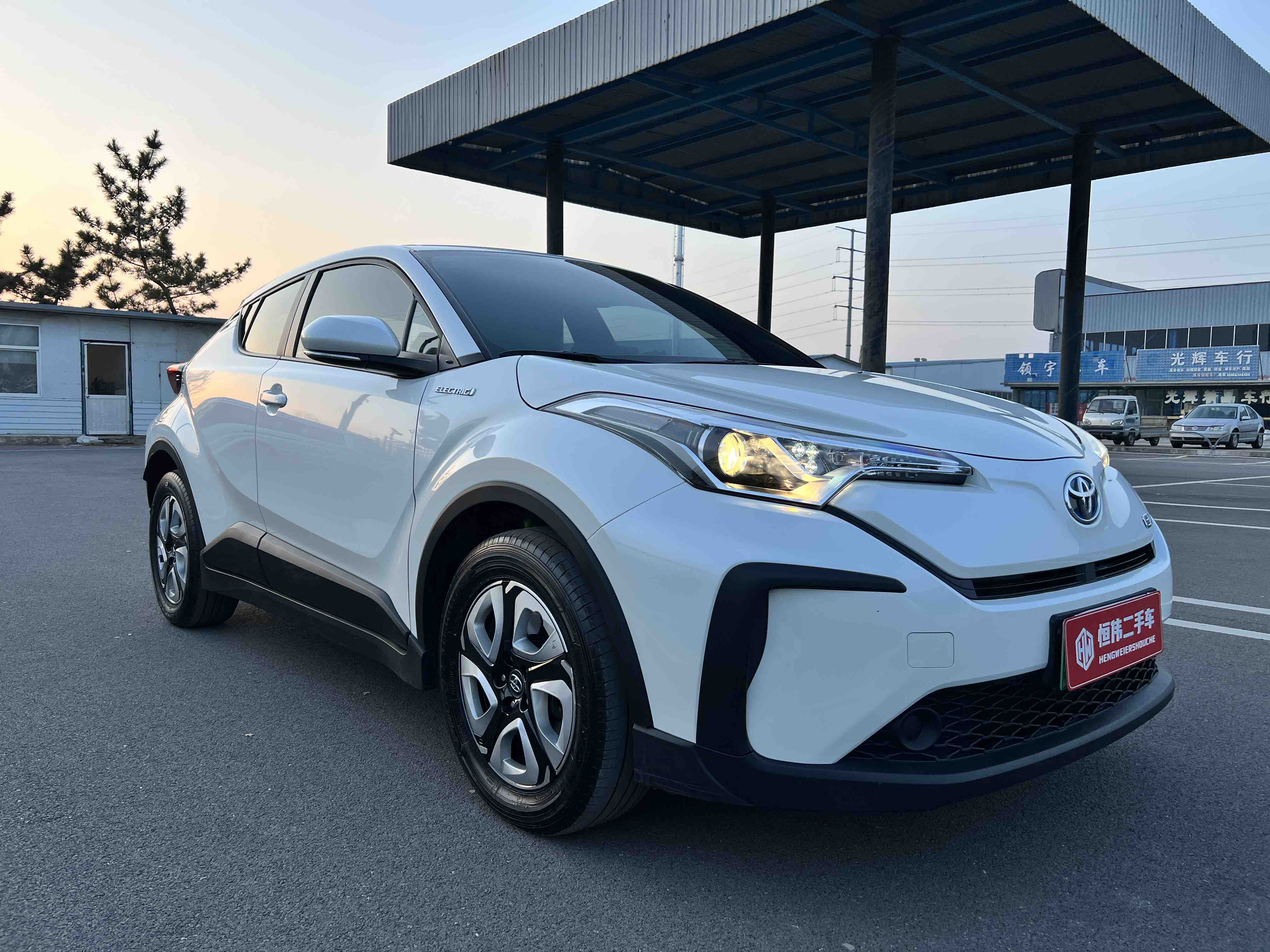 Toyota C-HR EV 2021 car image #3