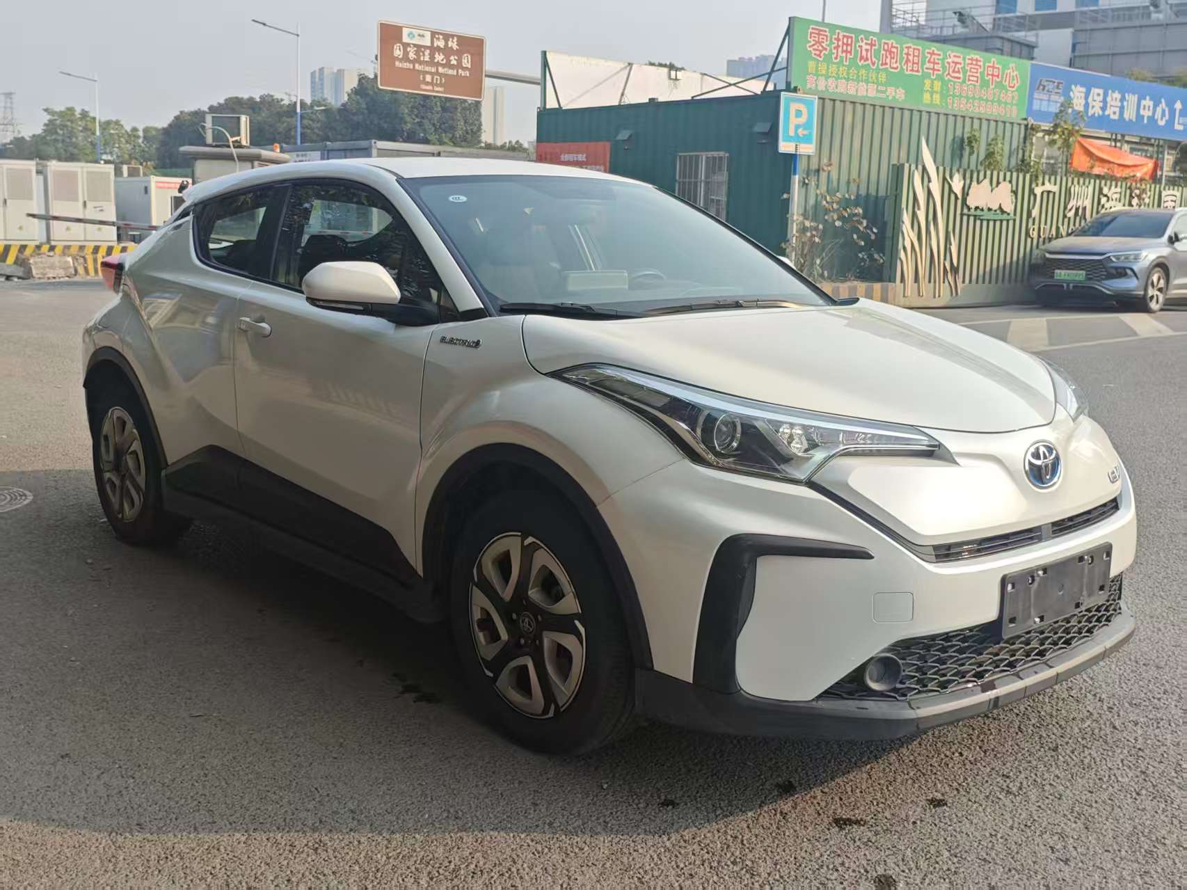 Toyota C-HR EV 2022 immagine di auto #3